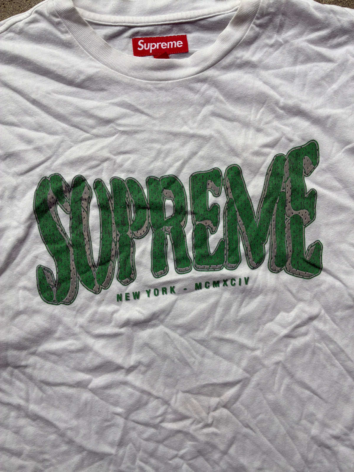 Supreme “FLOCKED WASHED” Tee (M)