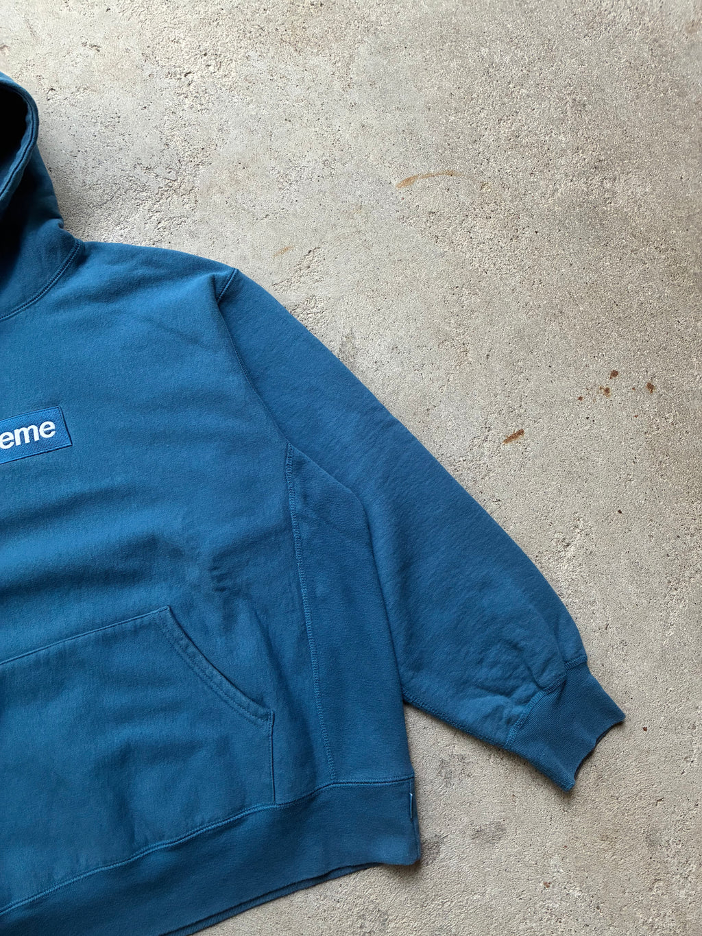 Supreme box logo “FW23 LYSEBLÅ” hoodie (M)