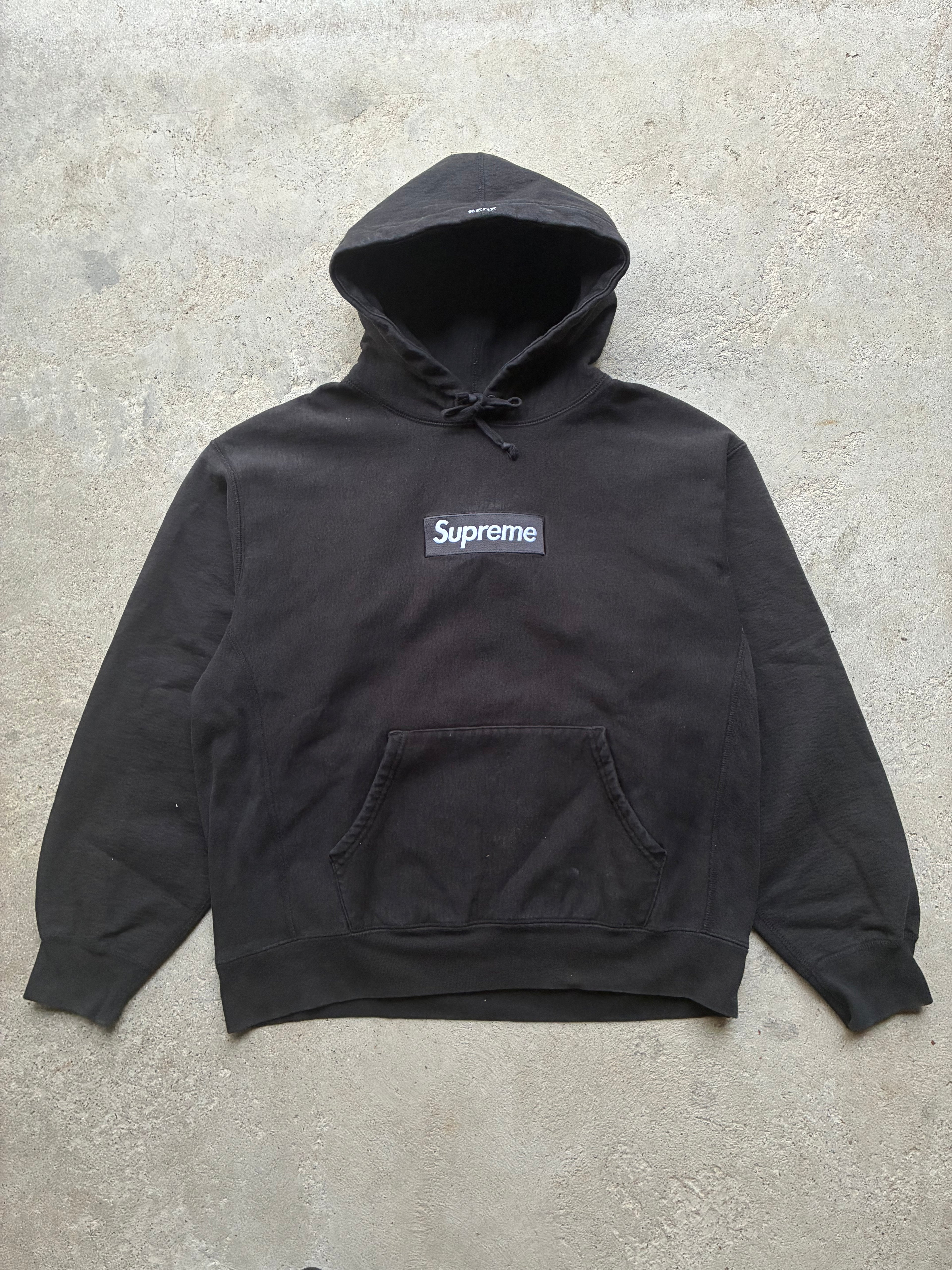 Supreme box logo “FW23 black” hoodie (M)
