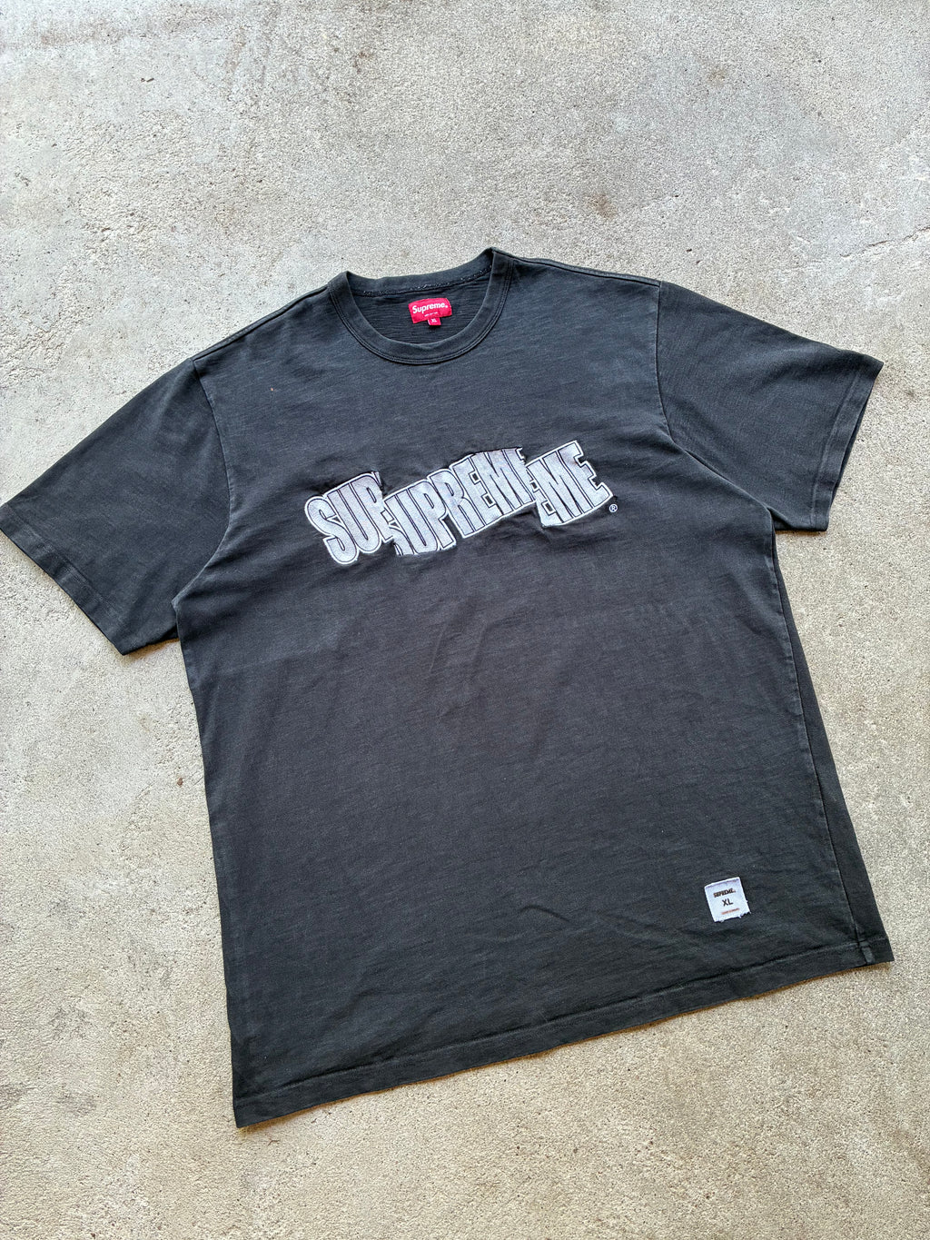 Supreme “CUT LOGO” tee (XL)