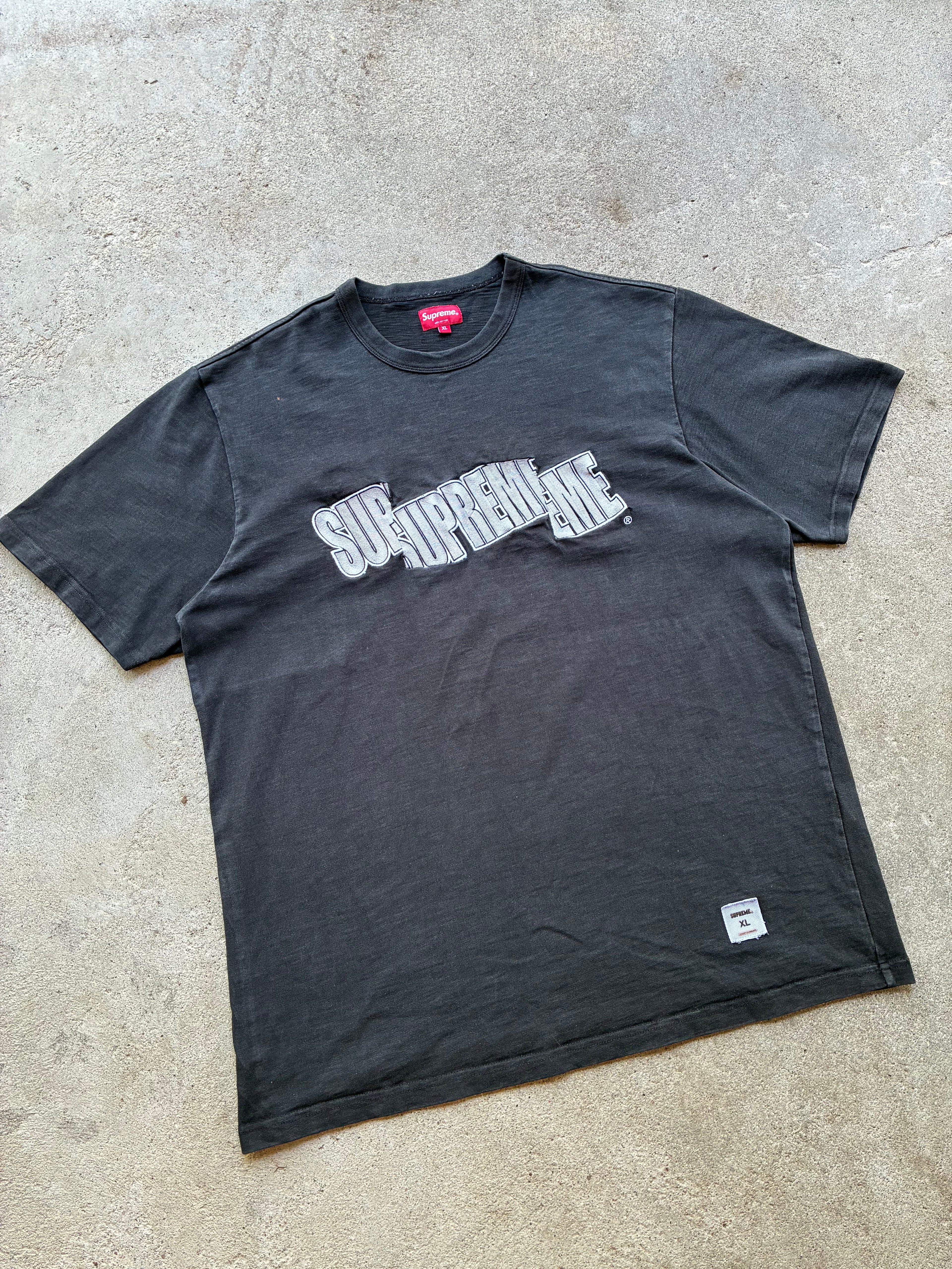 Supreme “CUT LOGO” tee (XL)