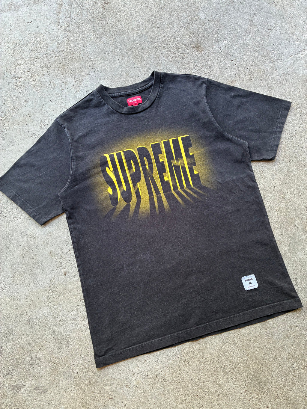 Supreme “LIGHt SS” tee (M)