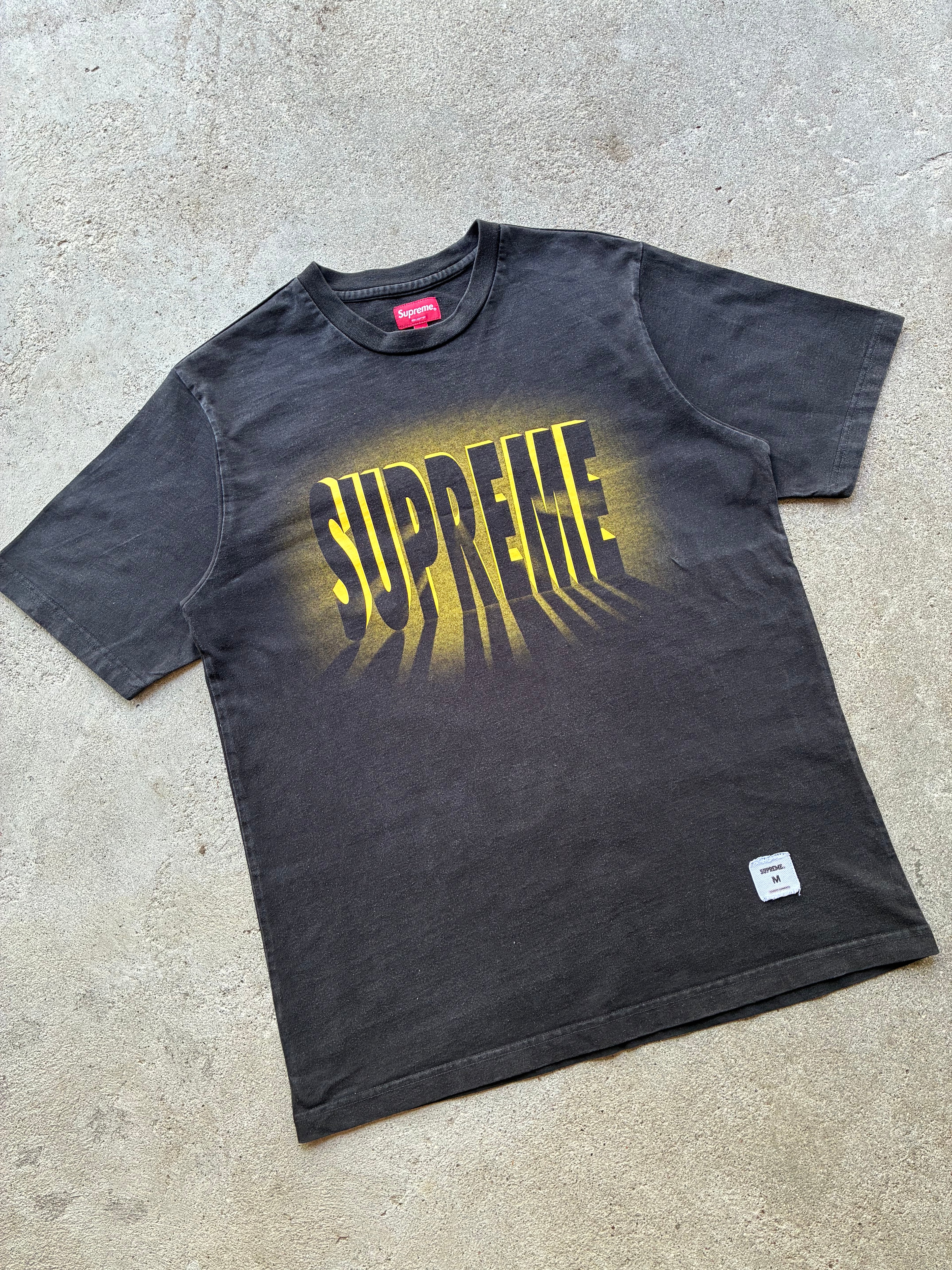 Supreme “LIGHt SS” tee (M)