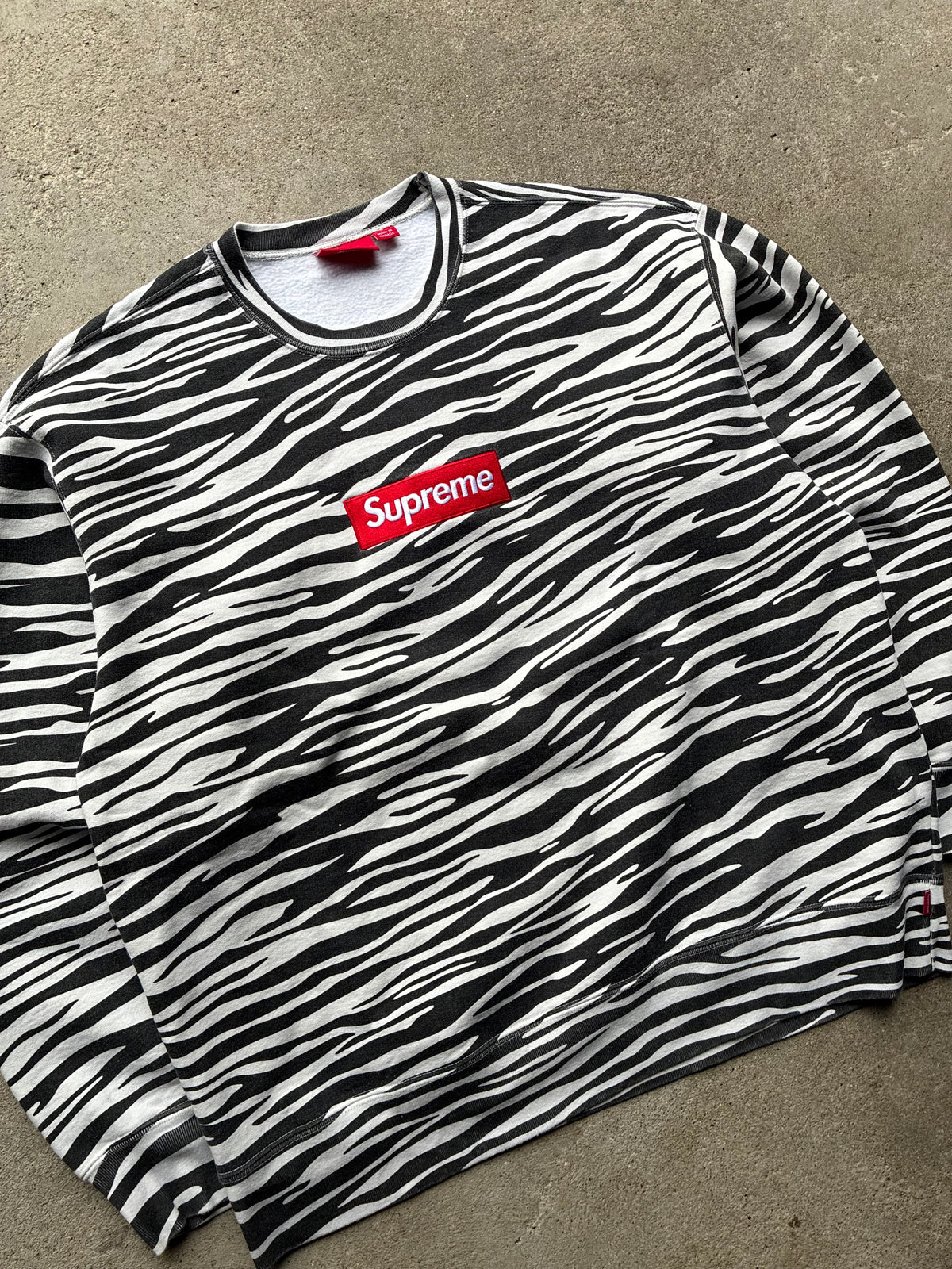 Supreme “FW22 ZEBRA” Crewneck (XL)
