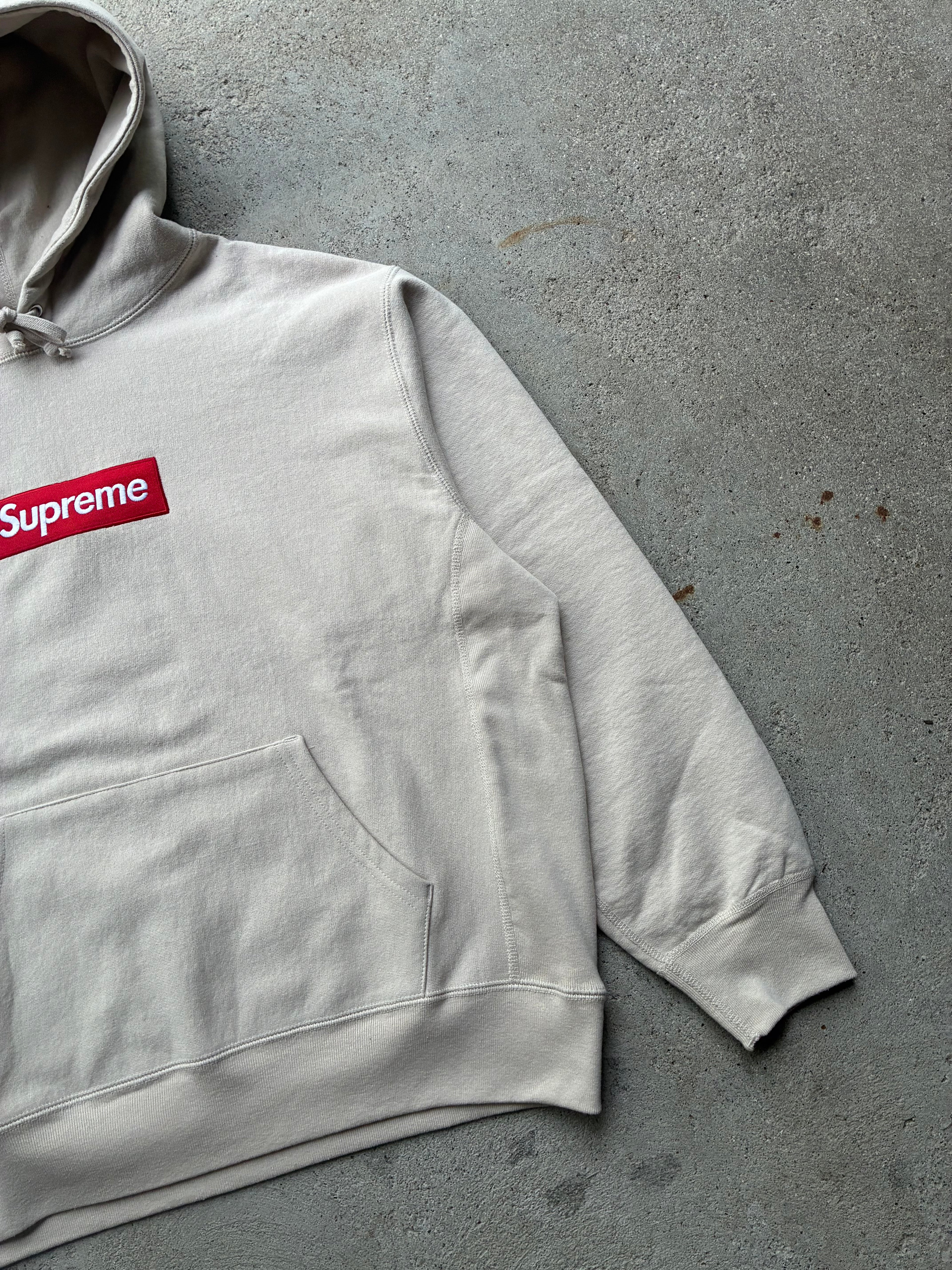 Supreme box logo “FW24 BEIGE” hoodie (M)