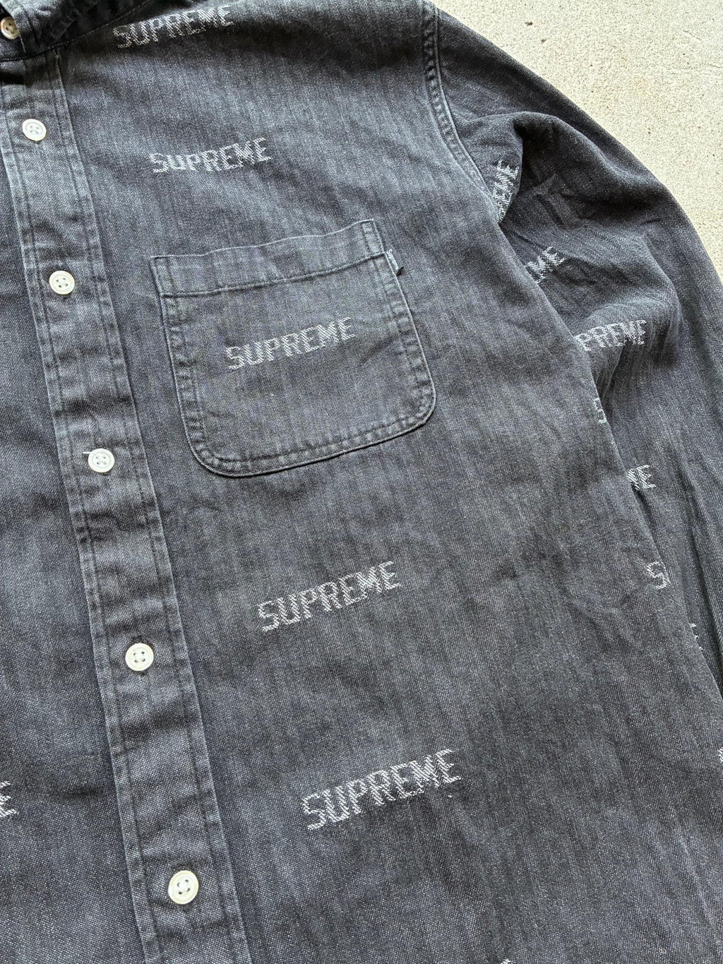 Supreme “LOGO DENIM” Skjorte (L)
