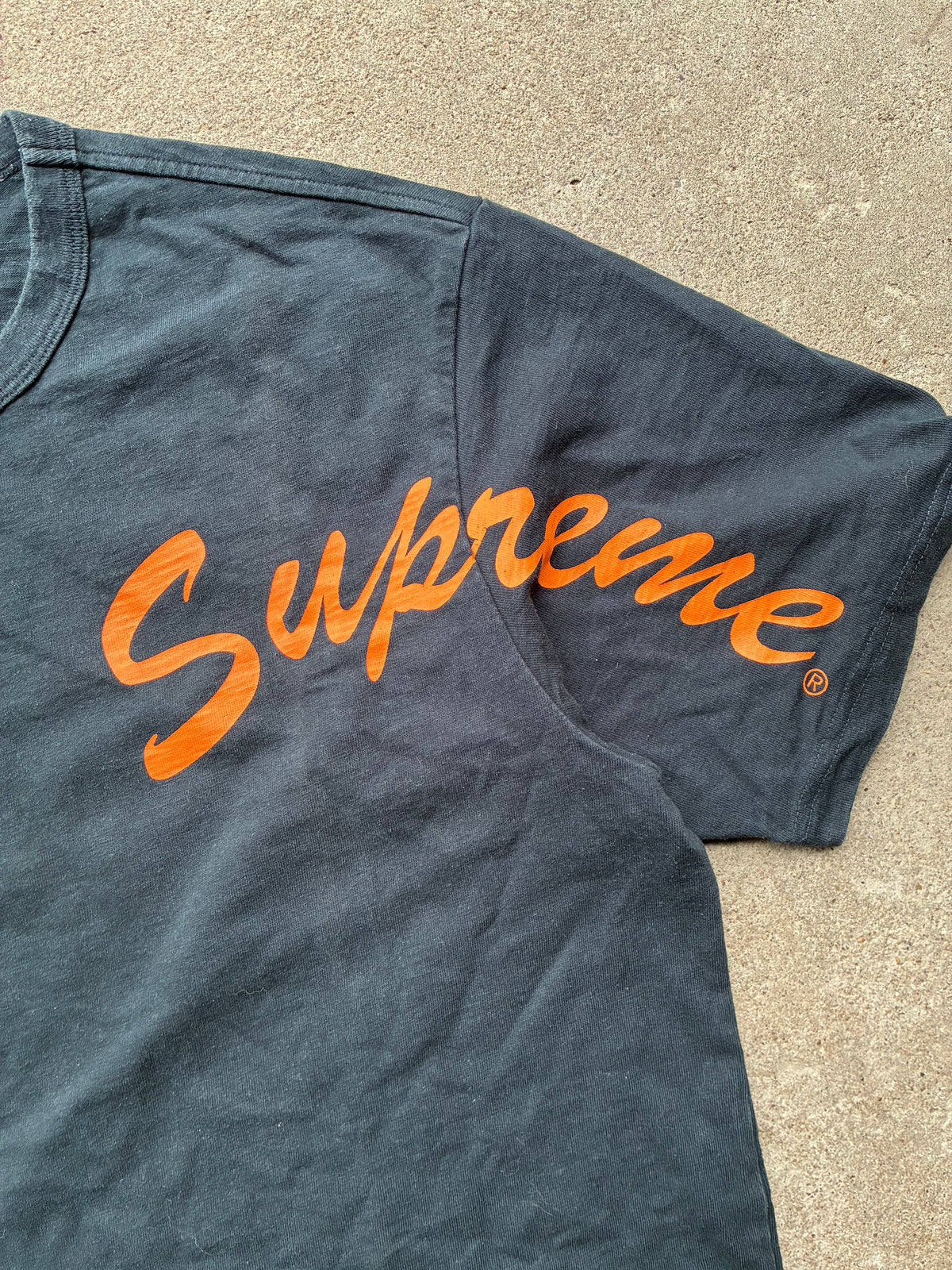 Supreme “SHOULDER ARC LOFO” tee (L)