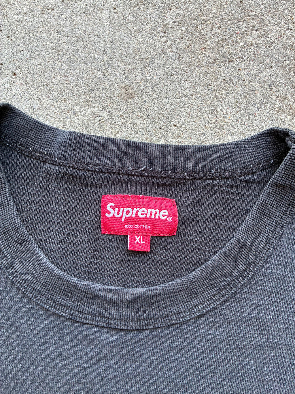 Supreme “CUT LOGO” tee (XL)