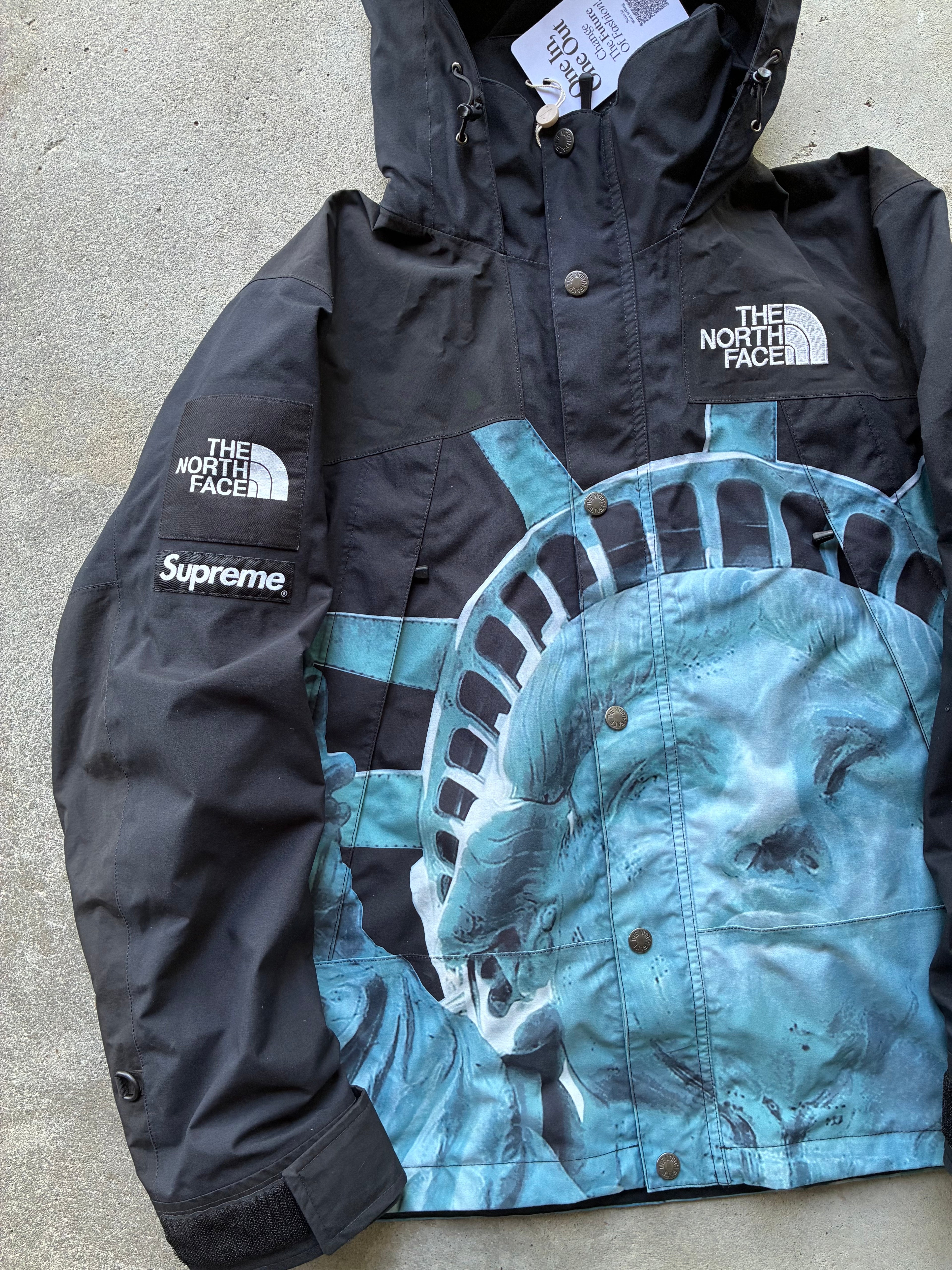 Supreme x The north face “STATUE OF LIBERTY” Jakke (S)