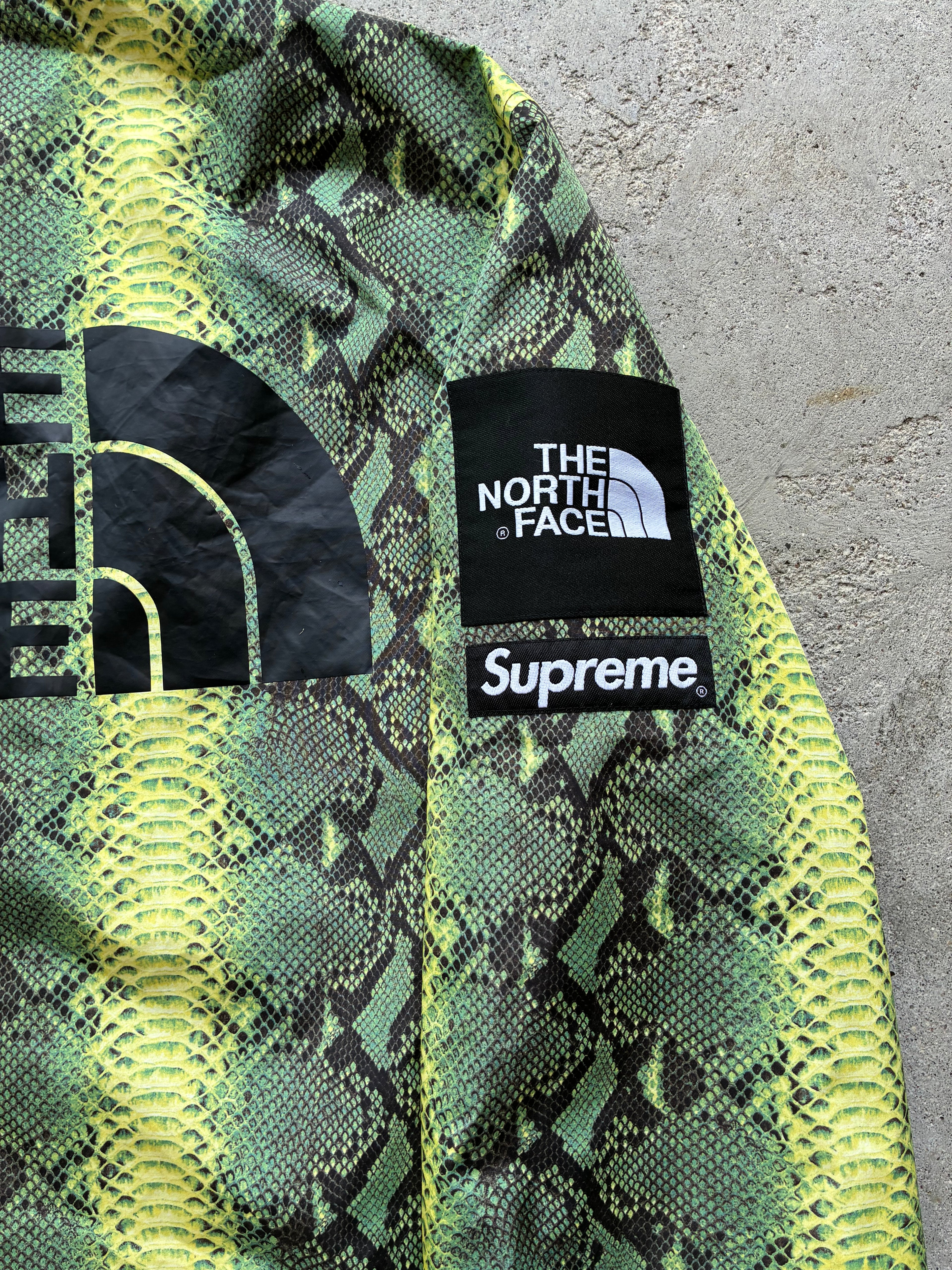 Supreme x the north face  “SNAKESKIN” jacket (M)