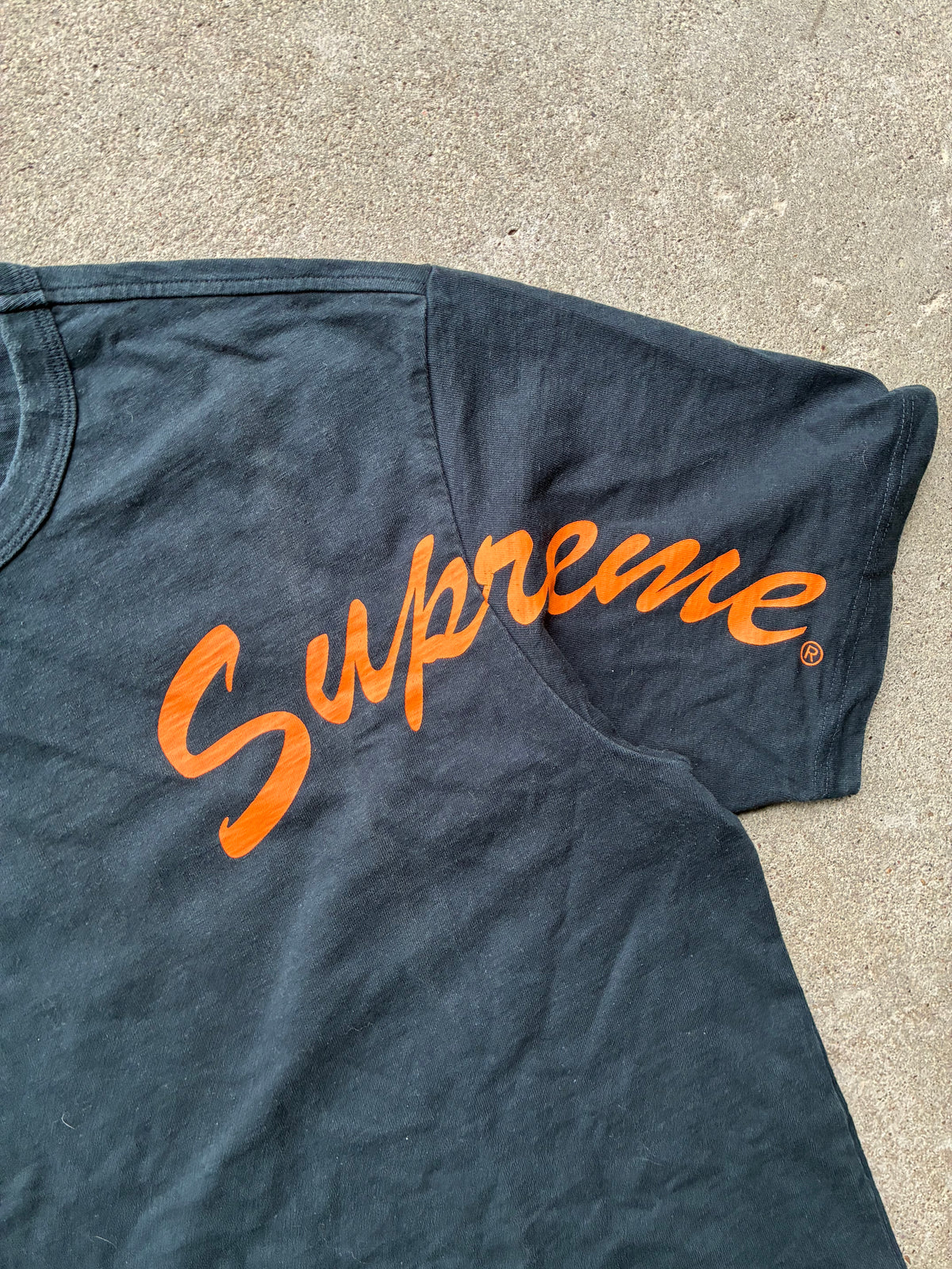 Supreme “SHOULDER ARC LOFO” tee (L)