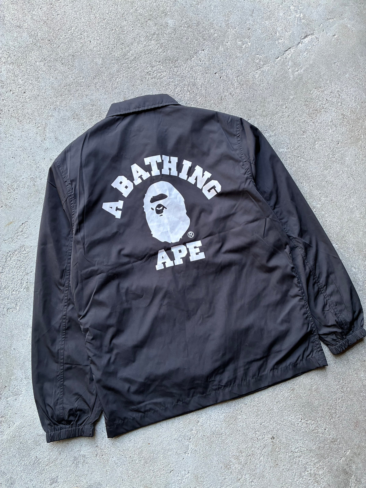 Sort Bape coach jacket (M)