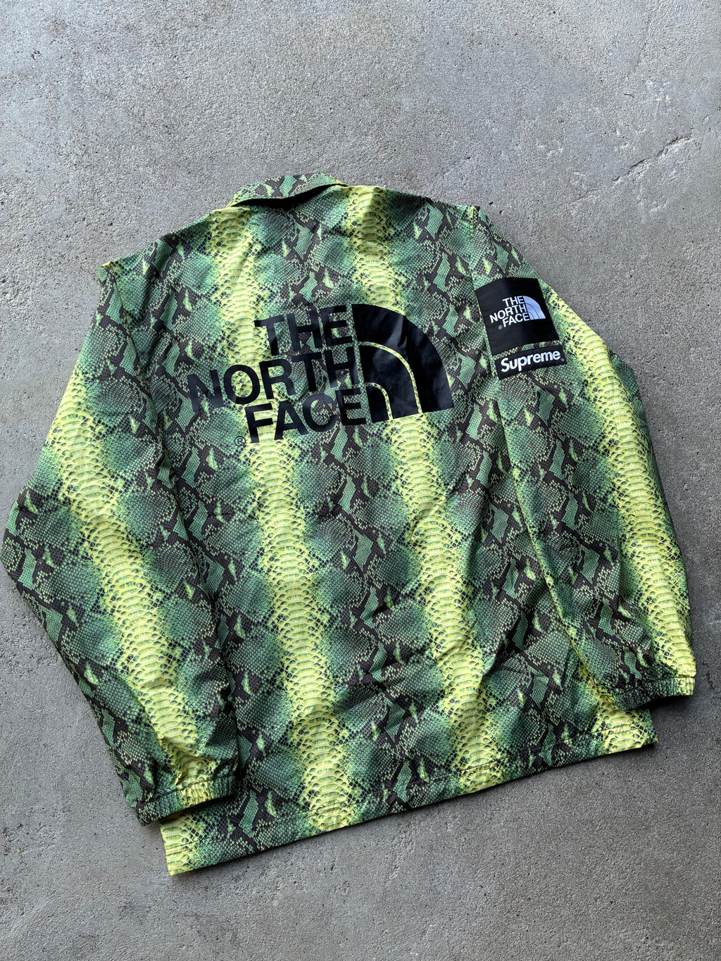 Supreme x the north face  “SNAKESKIN” jacket (M)