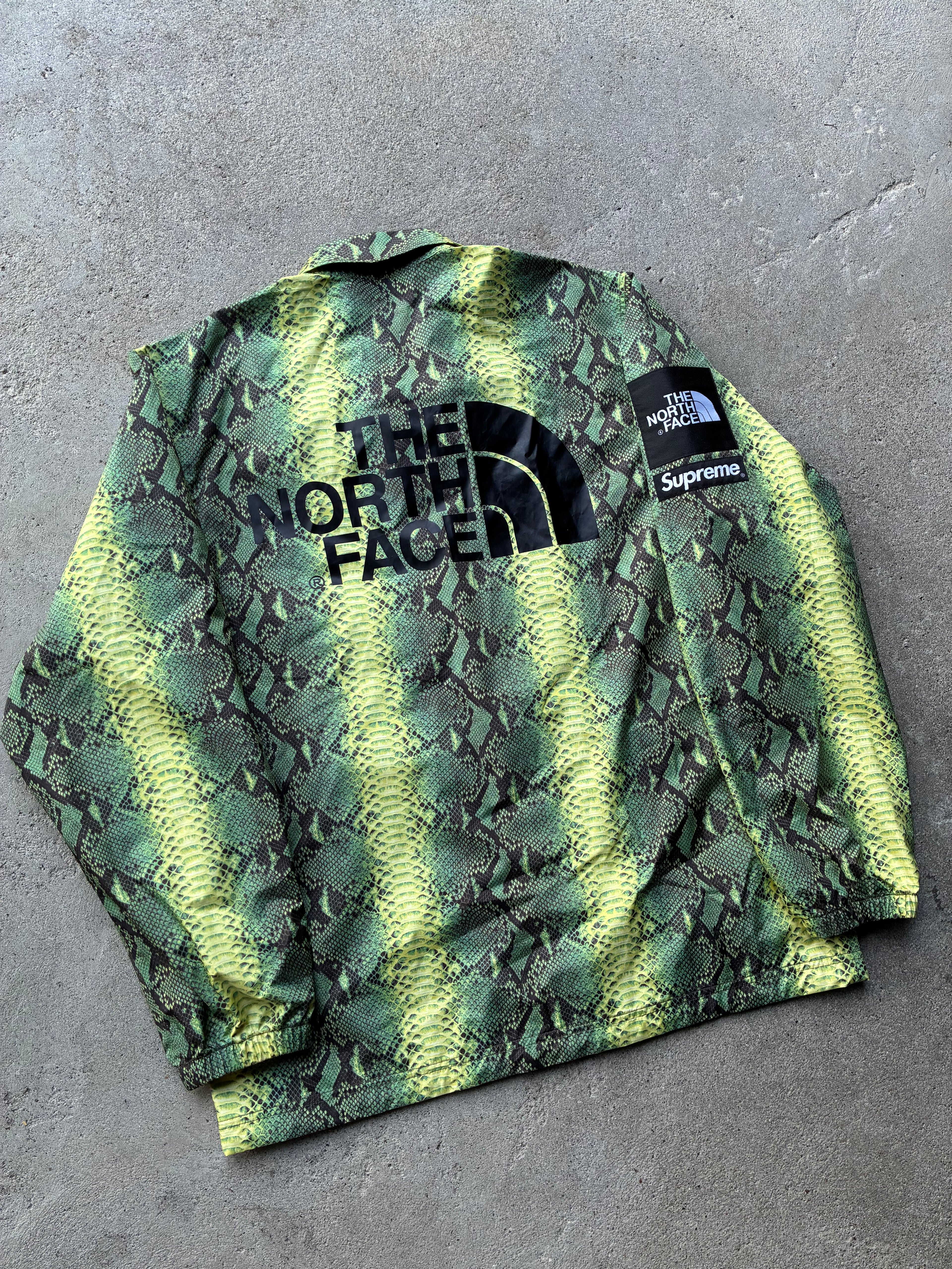 Supreme x the north face  “SNAKESKIN” jacket (M)