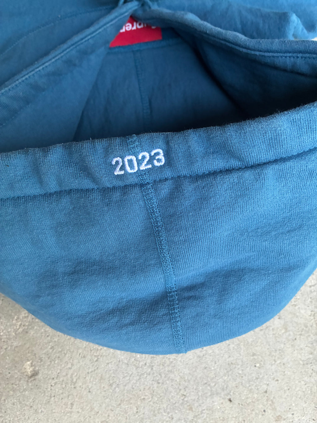 Supreme box logo “FW23 LYSEBLÅ” hoodie (M)