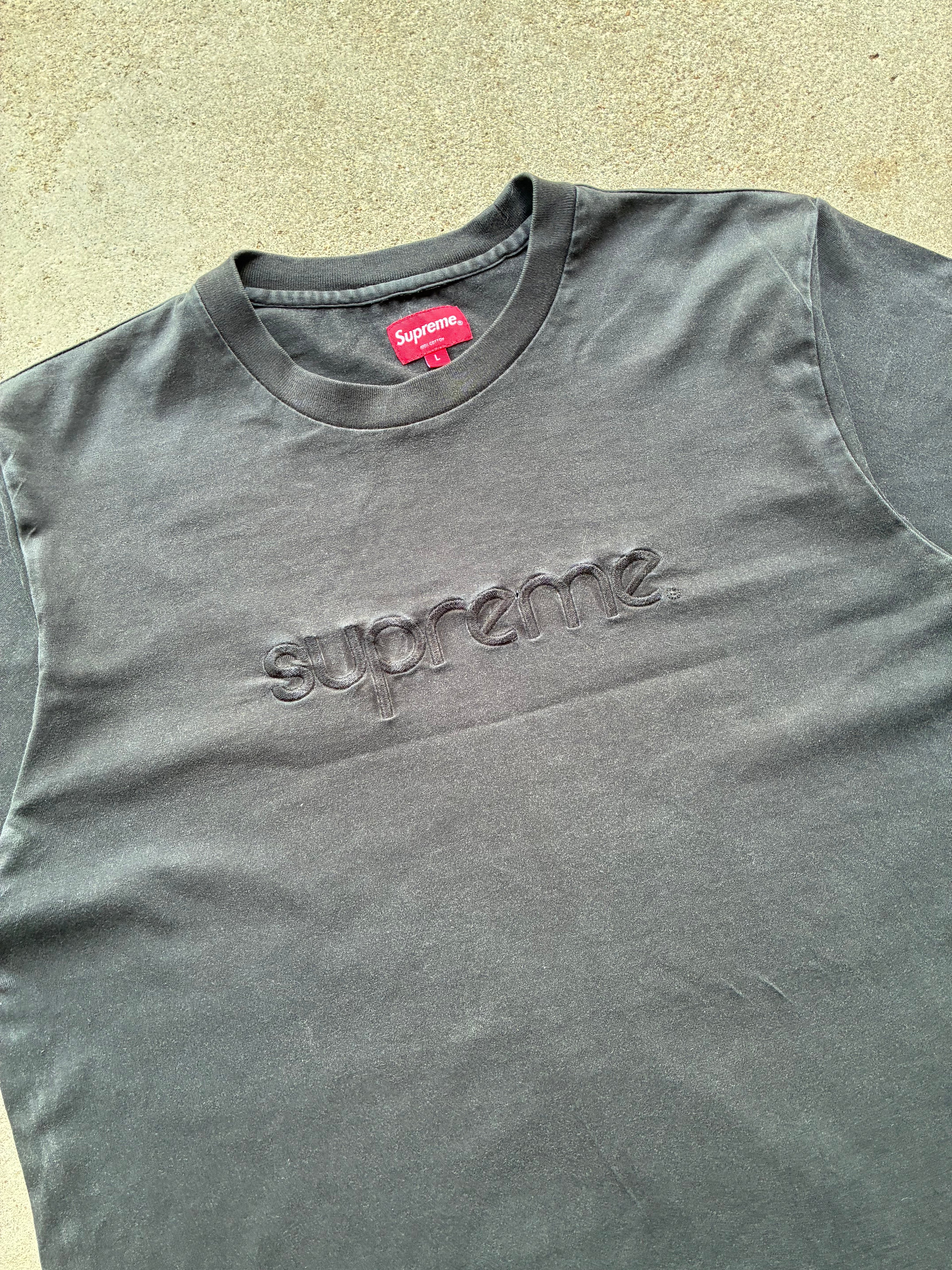 Sort “SUPREME” tee (L)