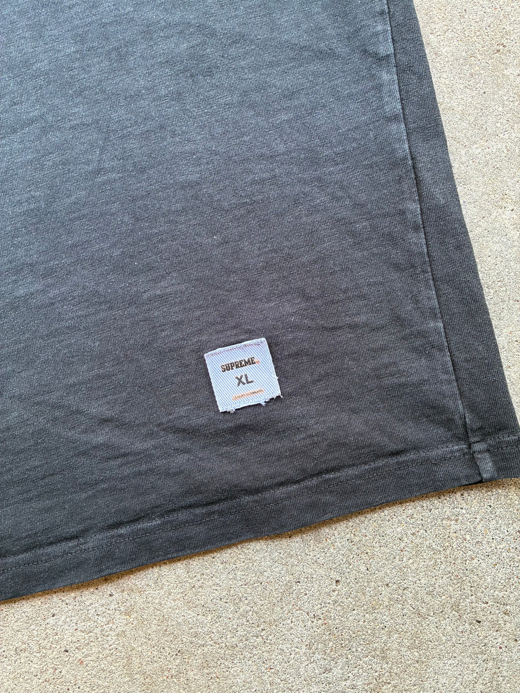 Supreme “CUT LOGO” tee (XL)