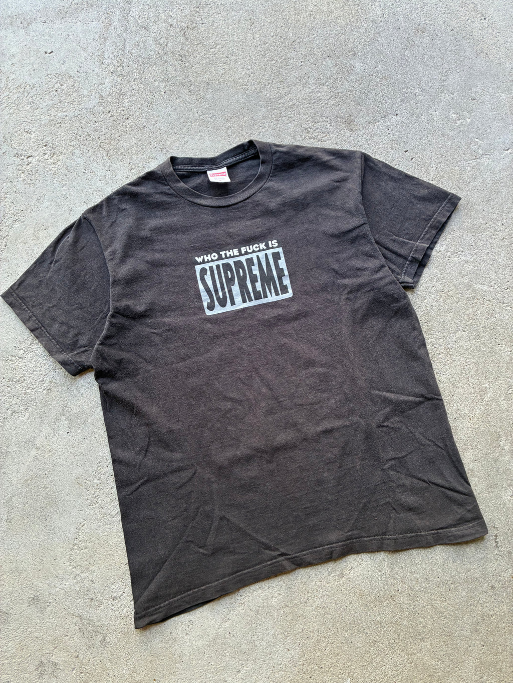 Supreme “WHO THE FU*K IS SUPREME” Tee (M)