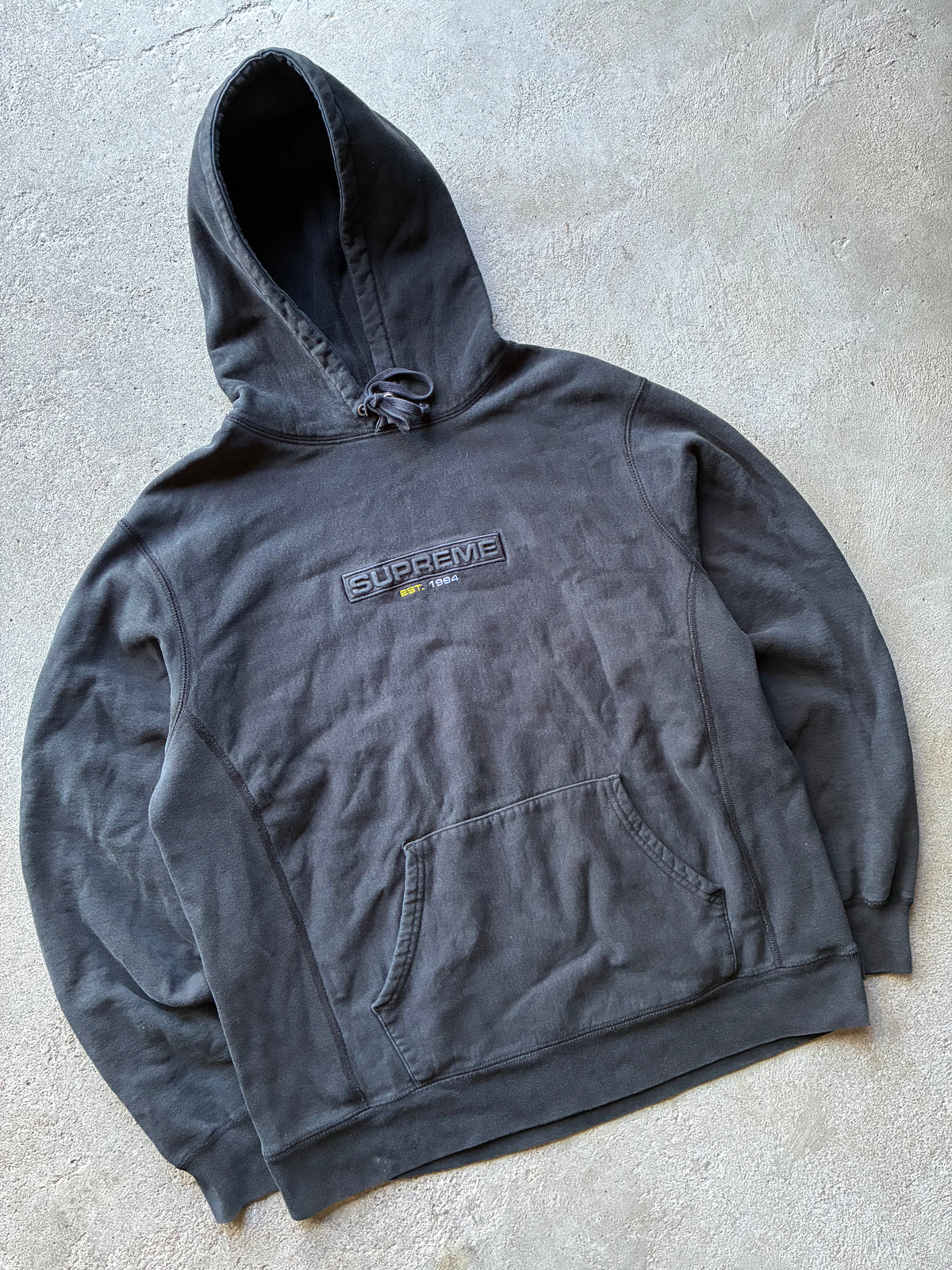Supreme “EMBOSSED LOGO” Hoodie (L)