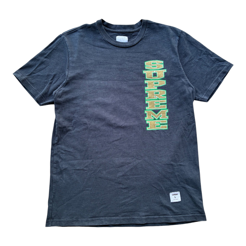 Supreme “VERTICAL SPELL OUT LOGO” Tee (L)