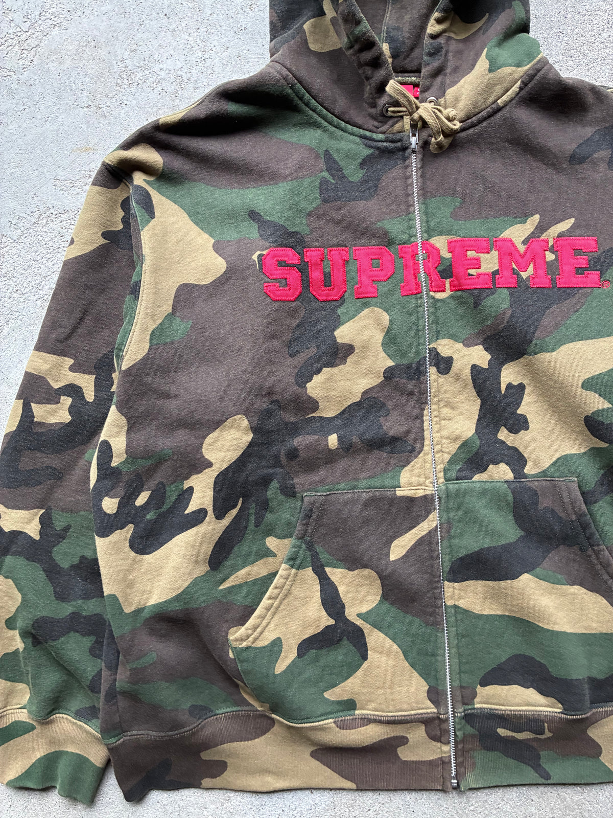 Supreme “COLLEGIATE APPLIQUÉ CAMO” Zip Up hoodie (L)
