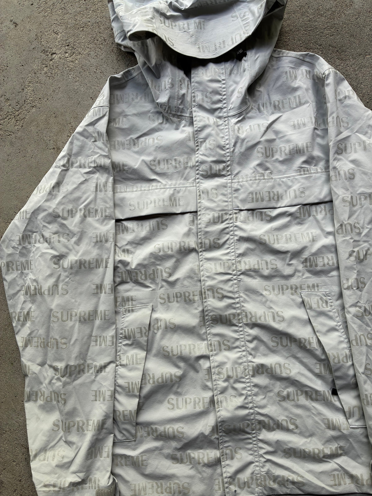 Supreme “REFLECTIVE REPEAT FW16” Jacket (XL)