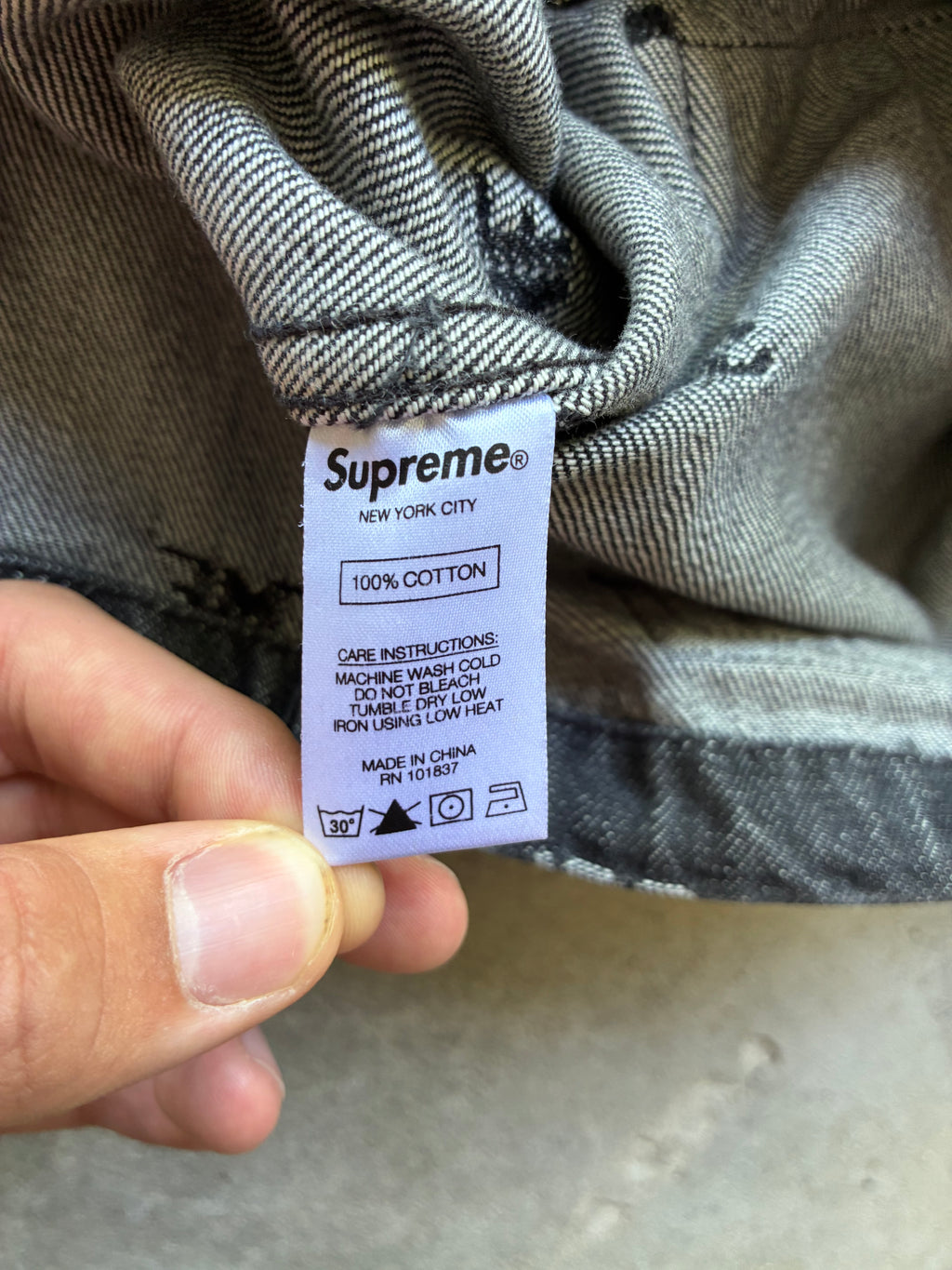 Supreme “LOGO DENIM TURNOUT SS19”