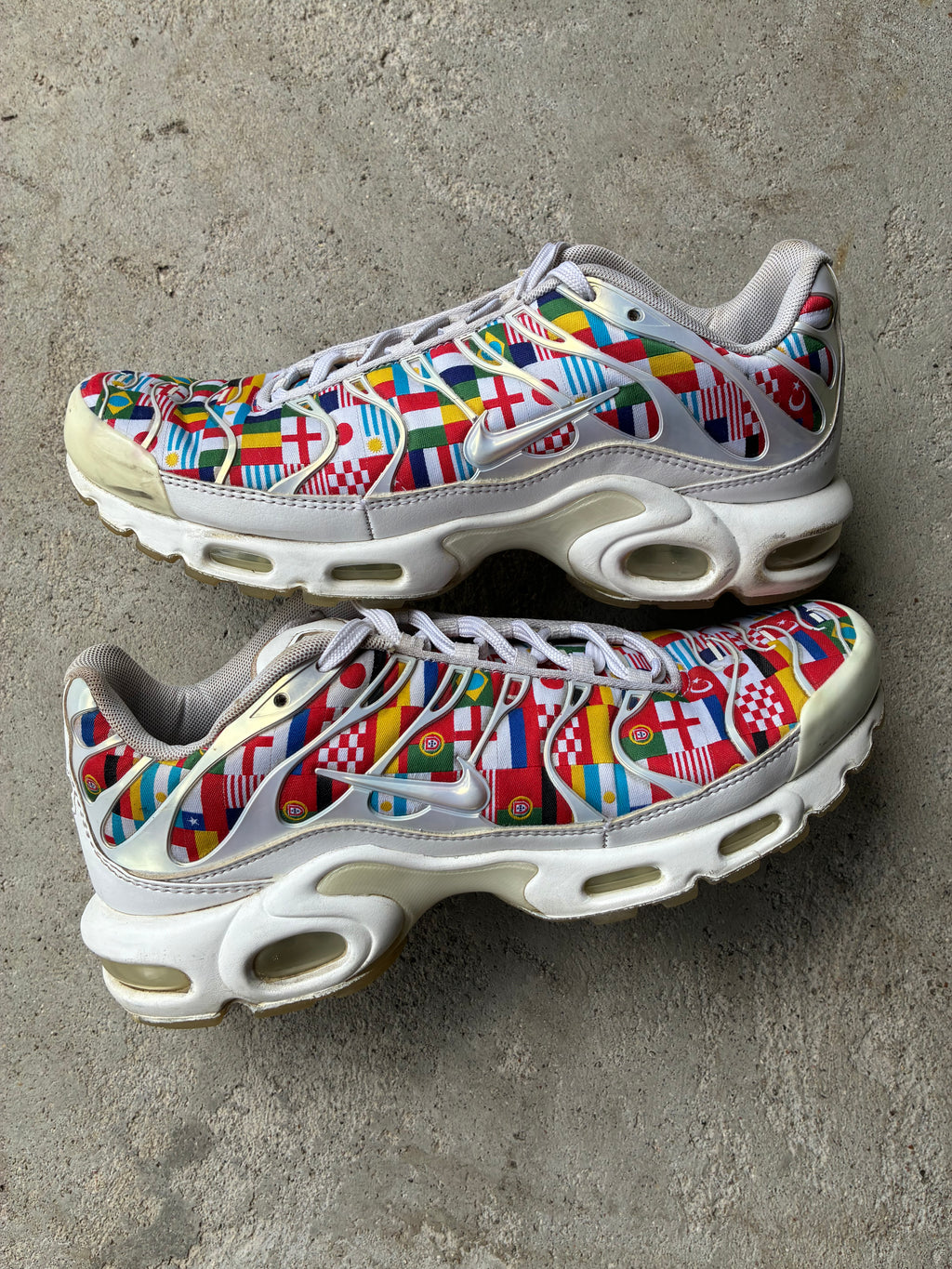 Nike Air Max plus “INTERNATIONAL FLAG” (42,5)