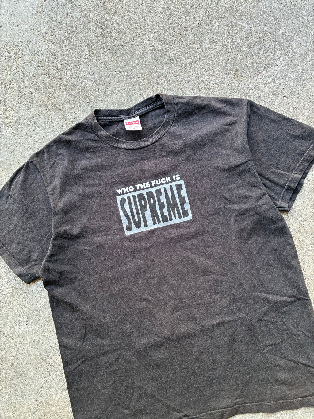 Supreme “WHO THE FU*K IS SUPREME” Tee (M)