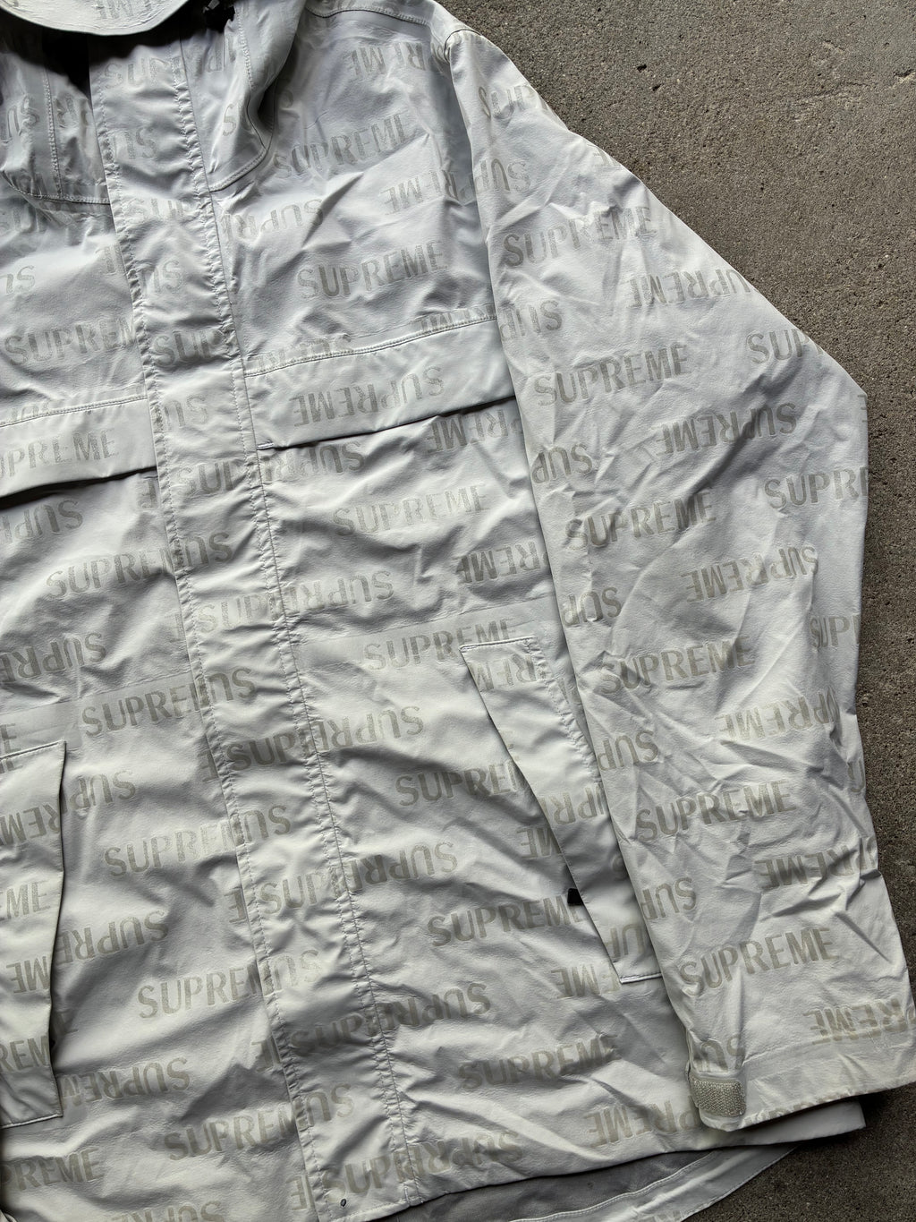 Supreme “REFLECTIVE REPEAT FW16” Jacket (XL)