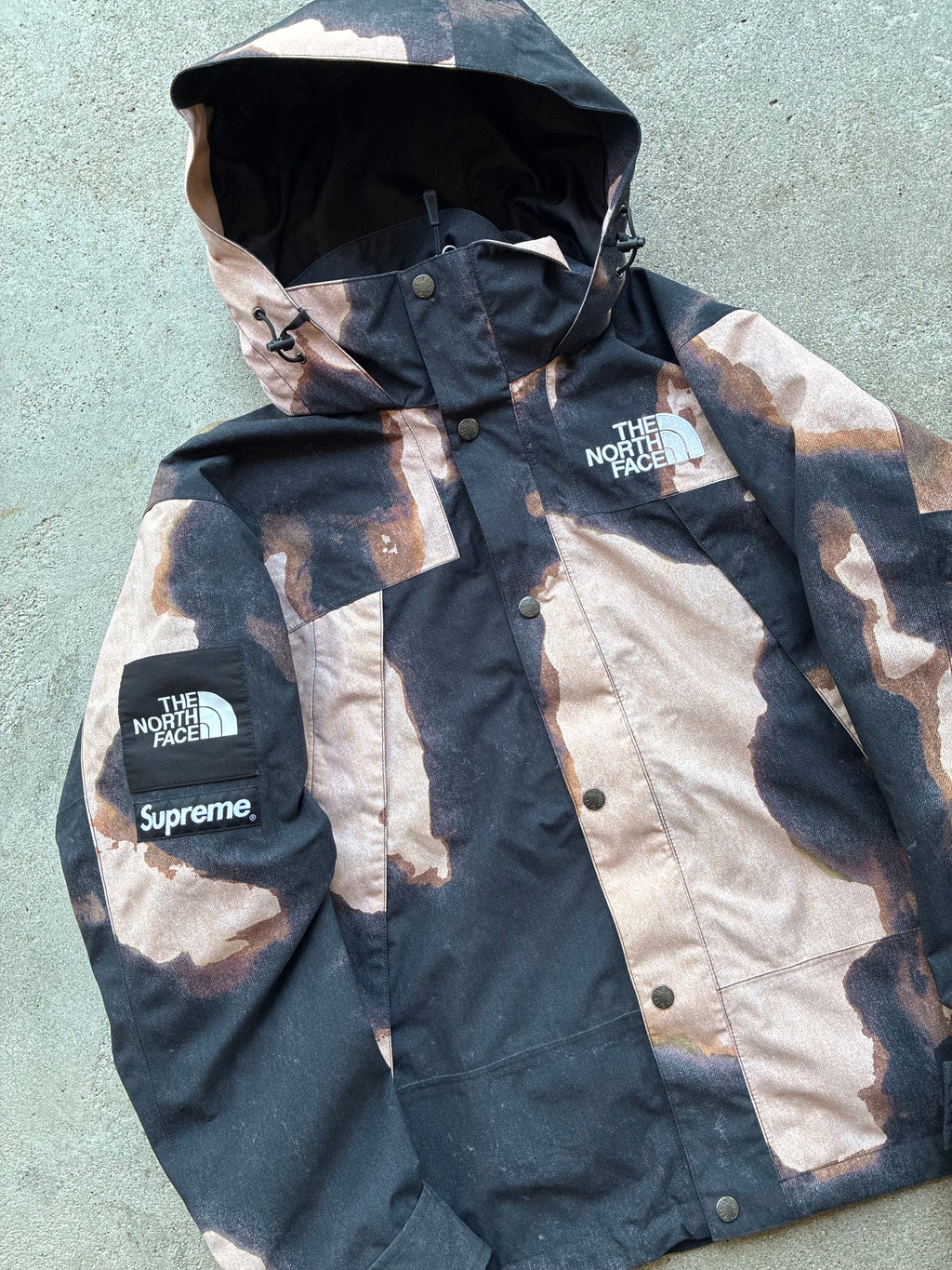 Supreme x The North Face “BLEACHED DENIM PRINT 2021” Jakke (S