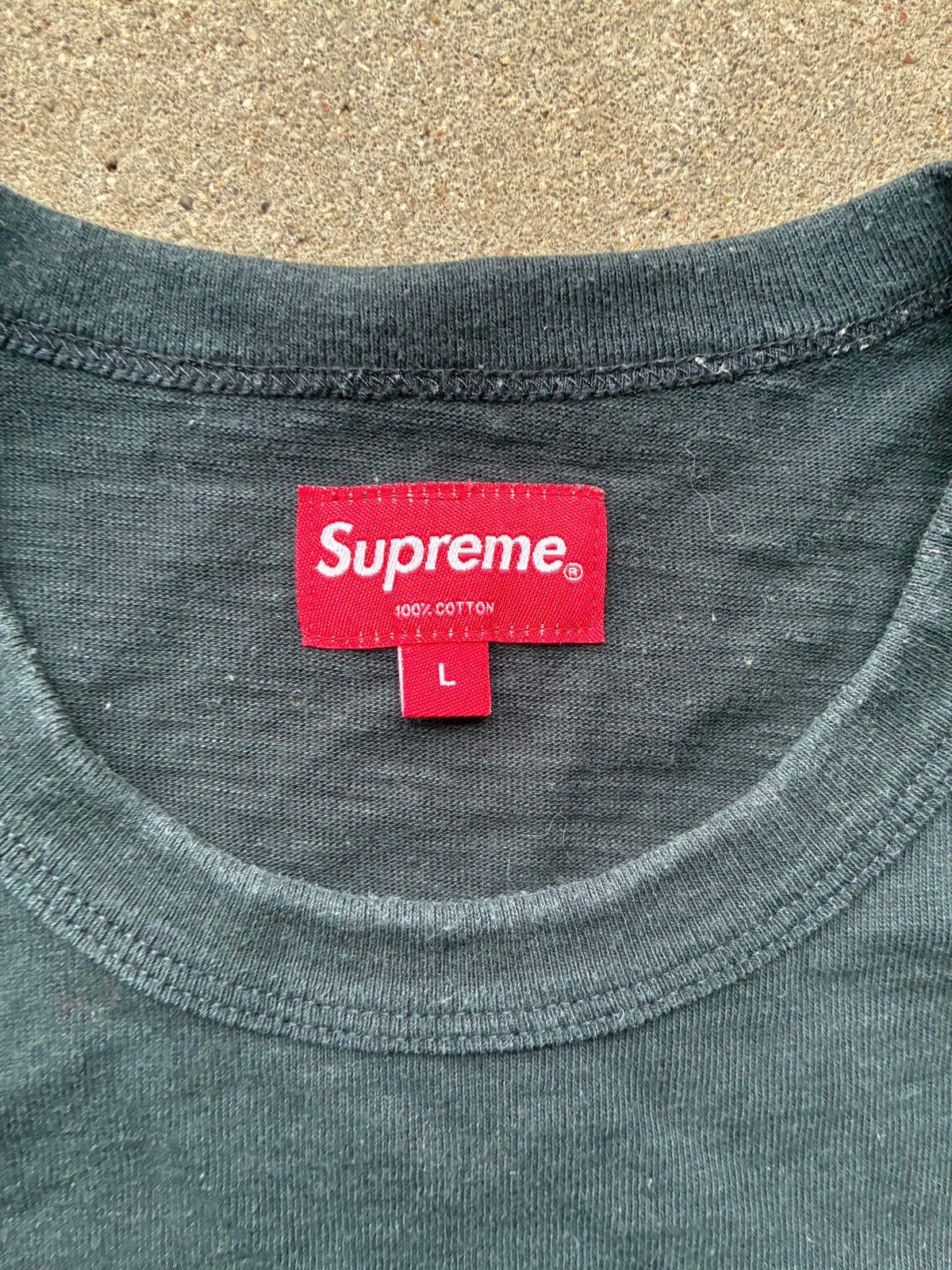 Supreme “SHOULDER ARC LOFO” tee (L)