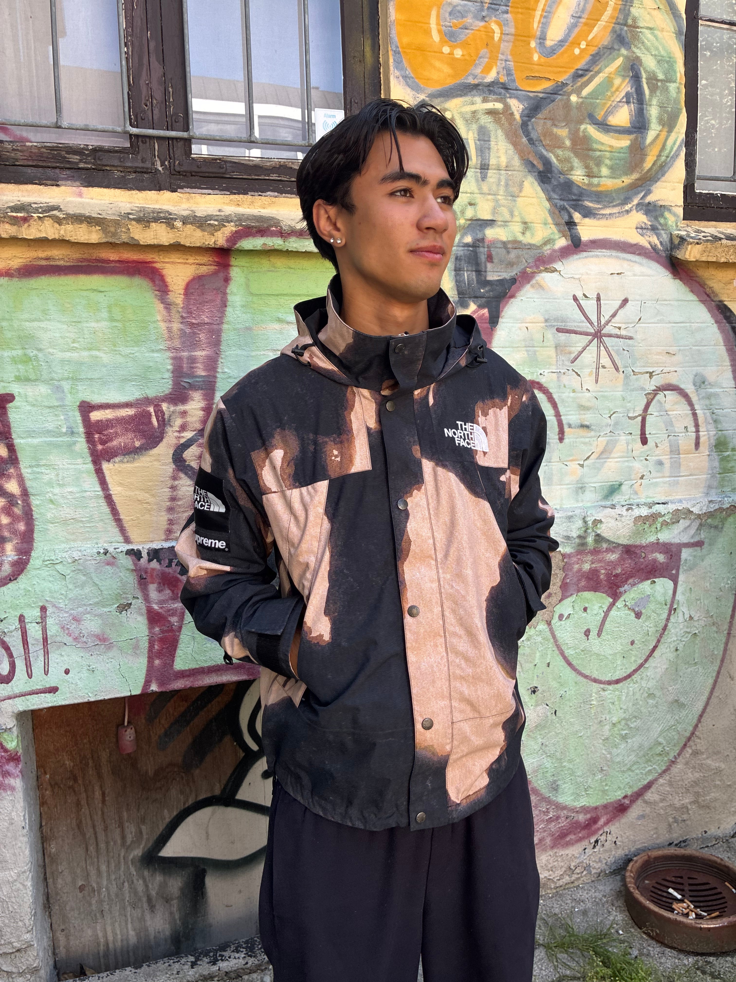 Supreme x The North Face “BLEACHED DENIM PRINT 2021” Jakke (S
