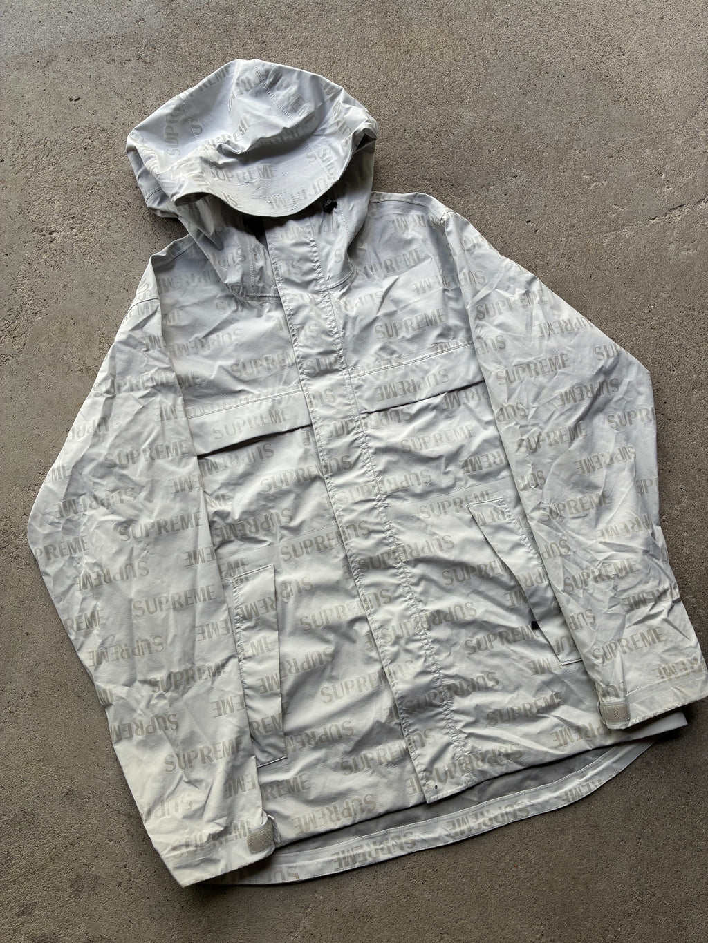 Supreme “REFLECTIVE REPEAT FW16” Jacket (XL)