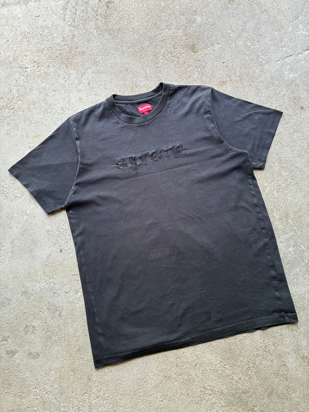 Sort “SUPREME” tee (L)