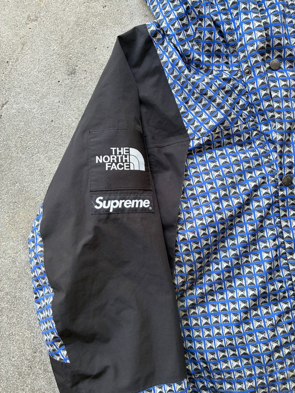 Supreme X The North Face “STUDDED MOUNTAIN” jakke (XL)