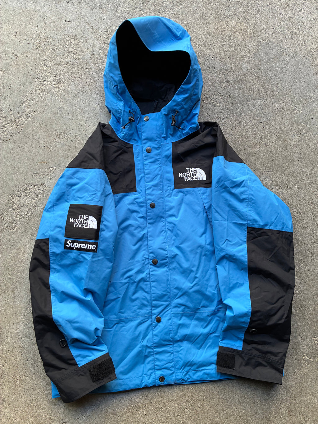 Supreme x The North Face mountain jacket (M)