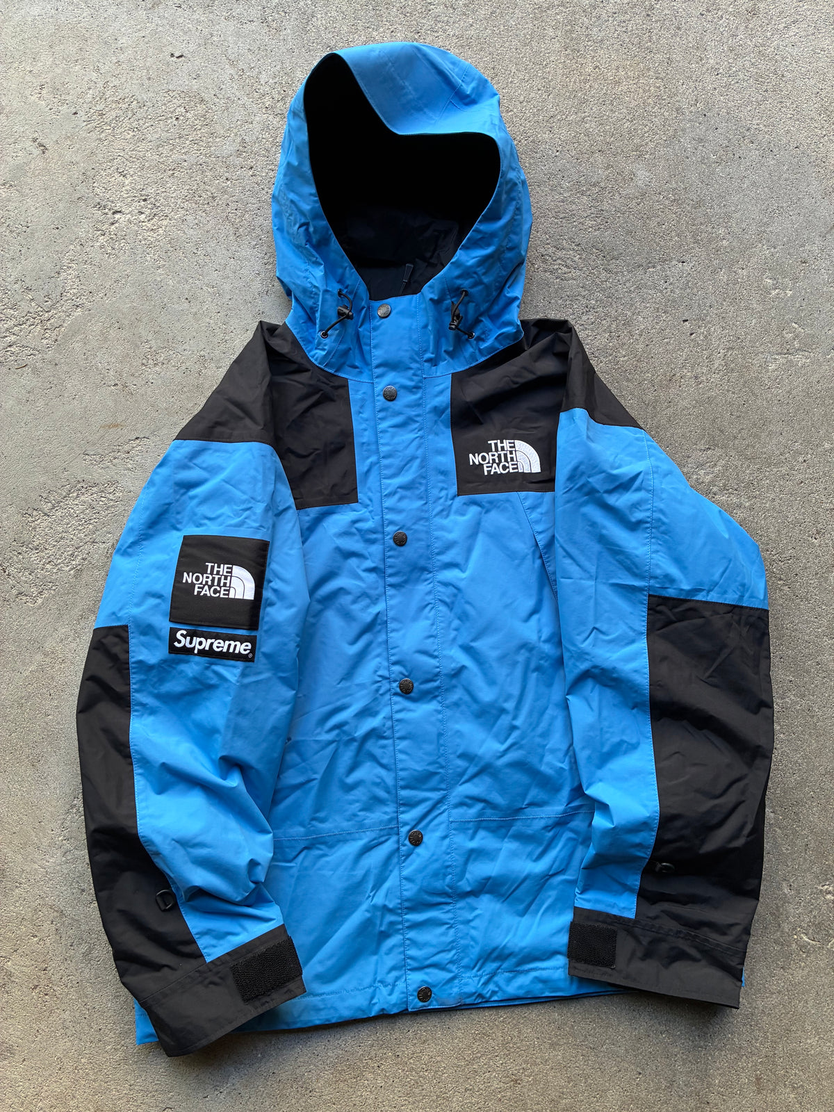 Supreme x The North Face mountain jacket (M)