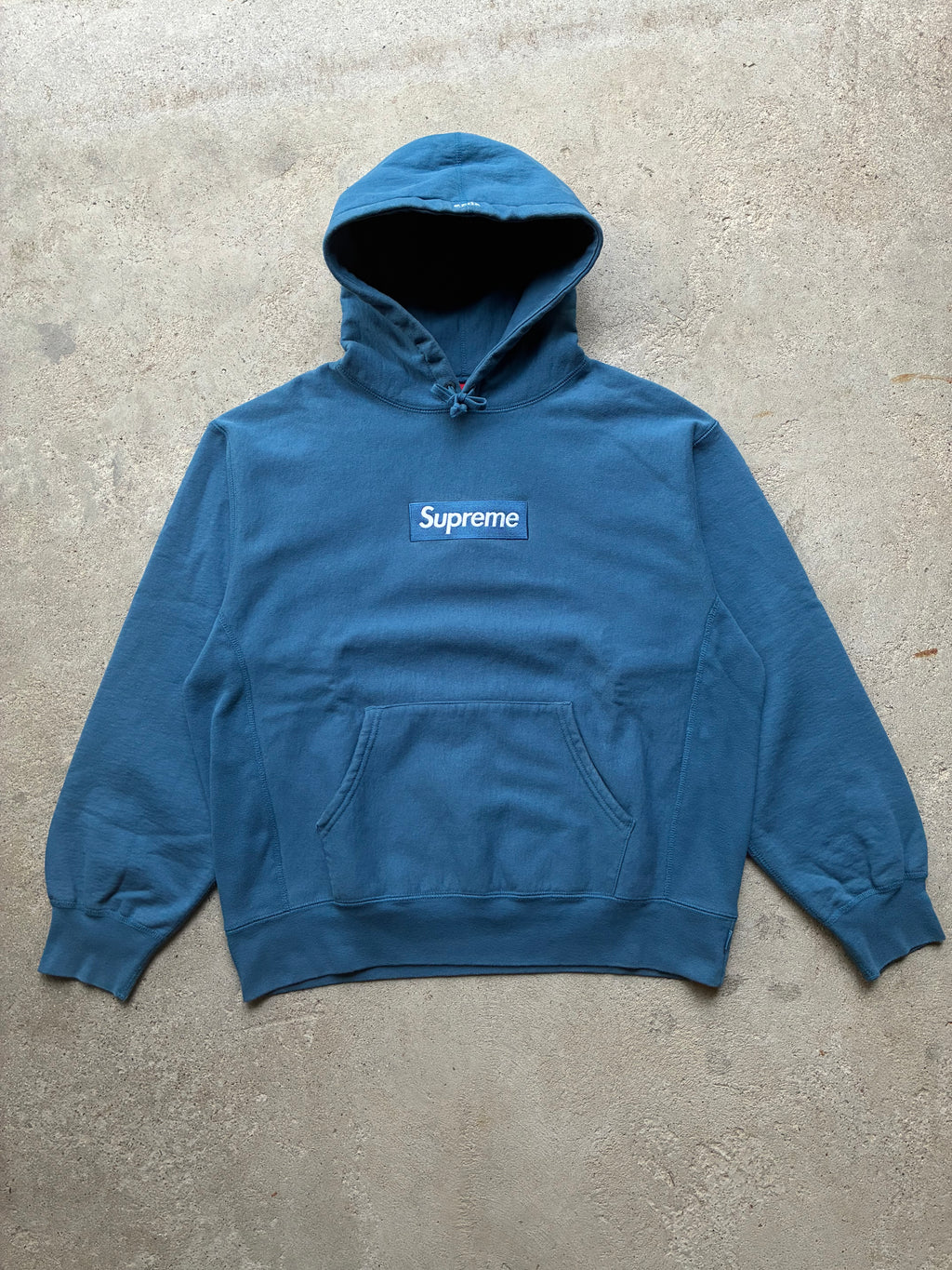 Supreme box logo “FW23 LYSEBLÅ” hoodie (M)