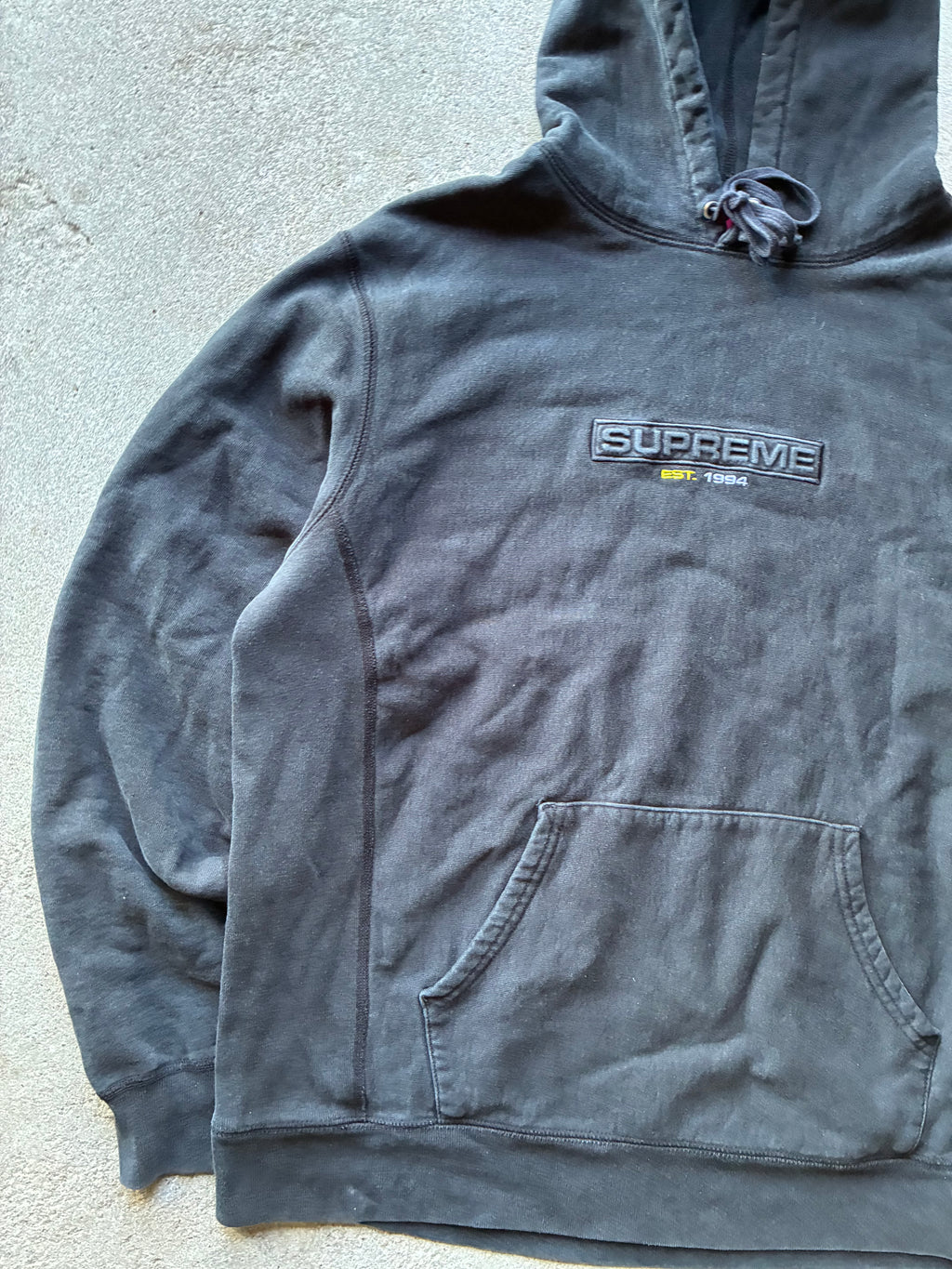 Supreme “EMBOSSED LOGO” Hoodie (L)