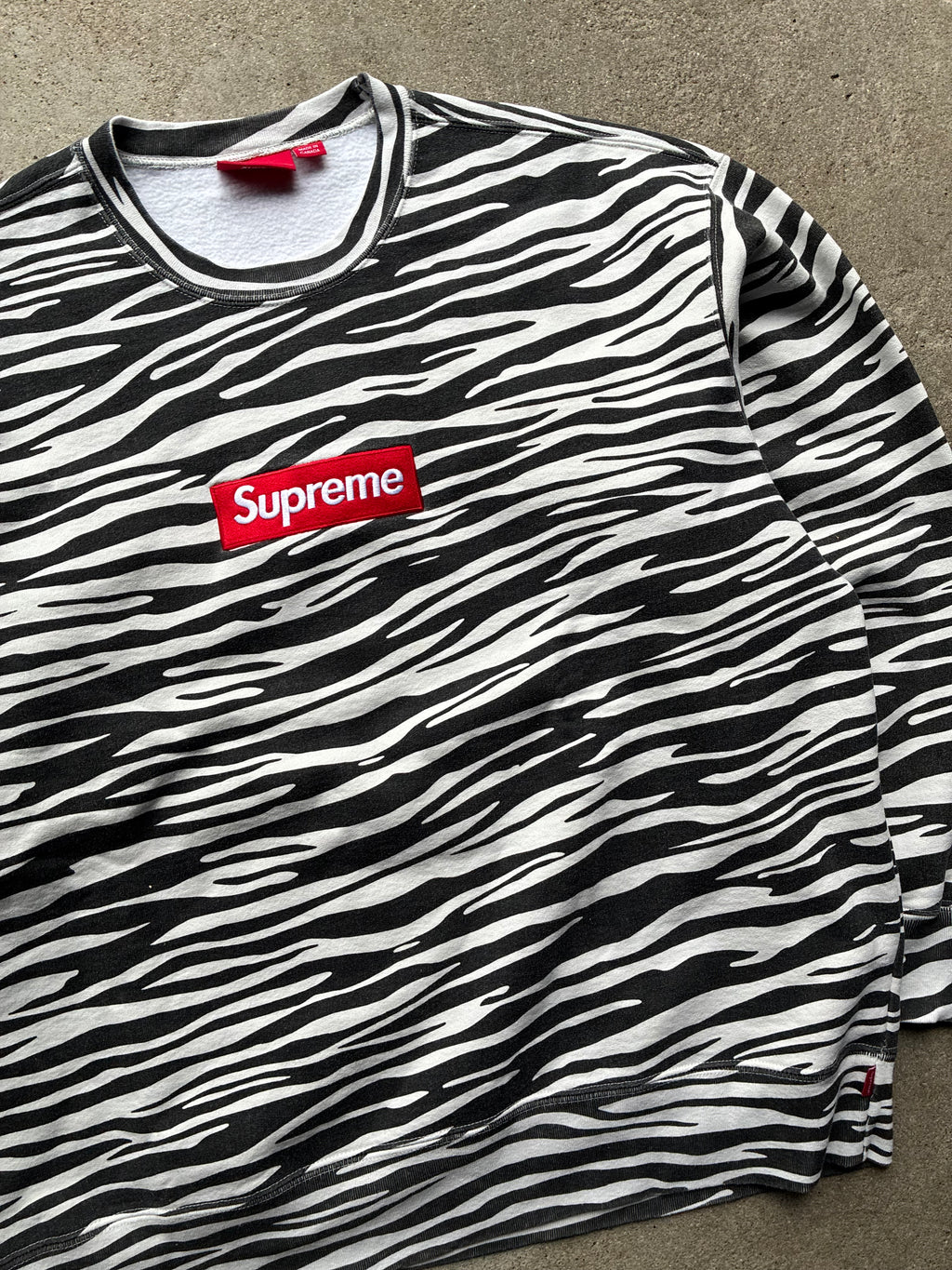 Supreme “FW22 ZEBRA” Crewneck (XL)