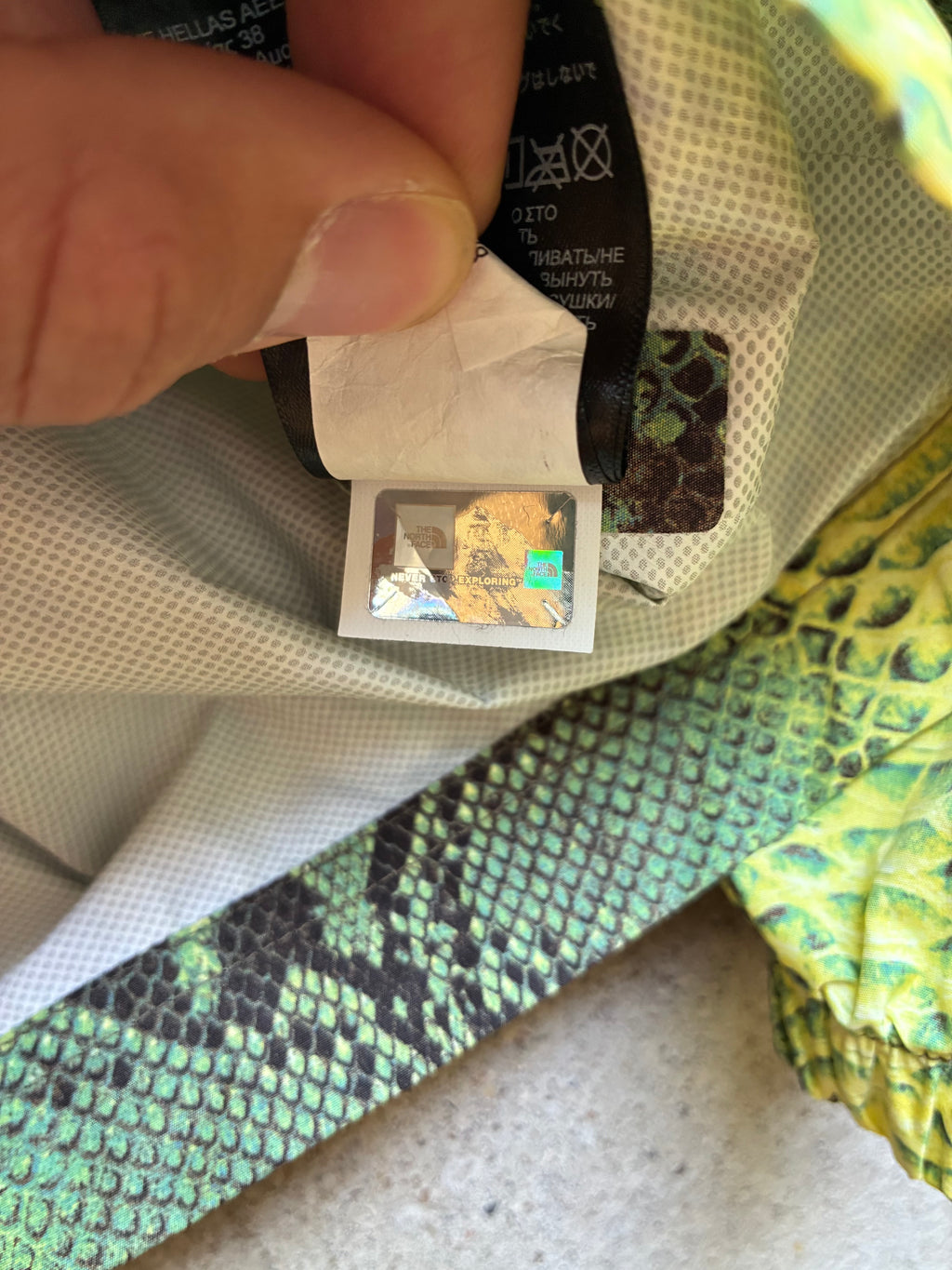 Supreme x the north face  “SNAKESKIN” jacket (M)