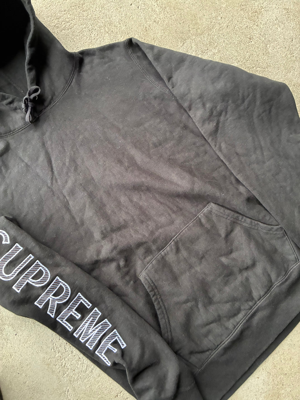 Supreme “EMBORIDED LOGO” Hoodie (M)