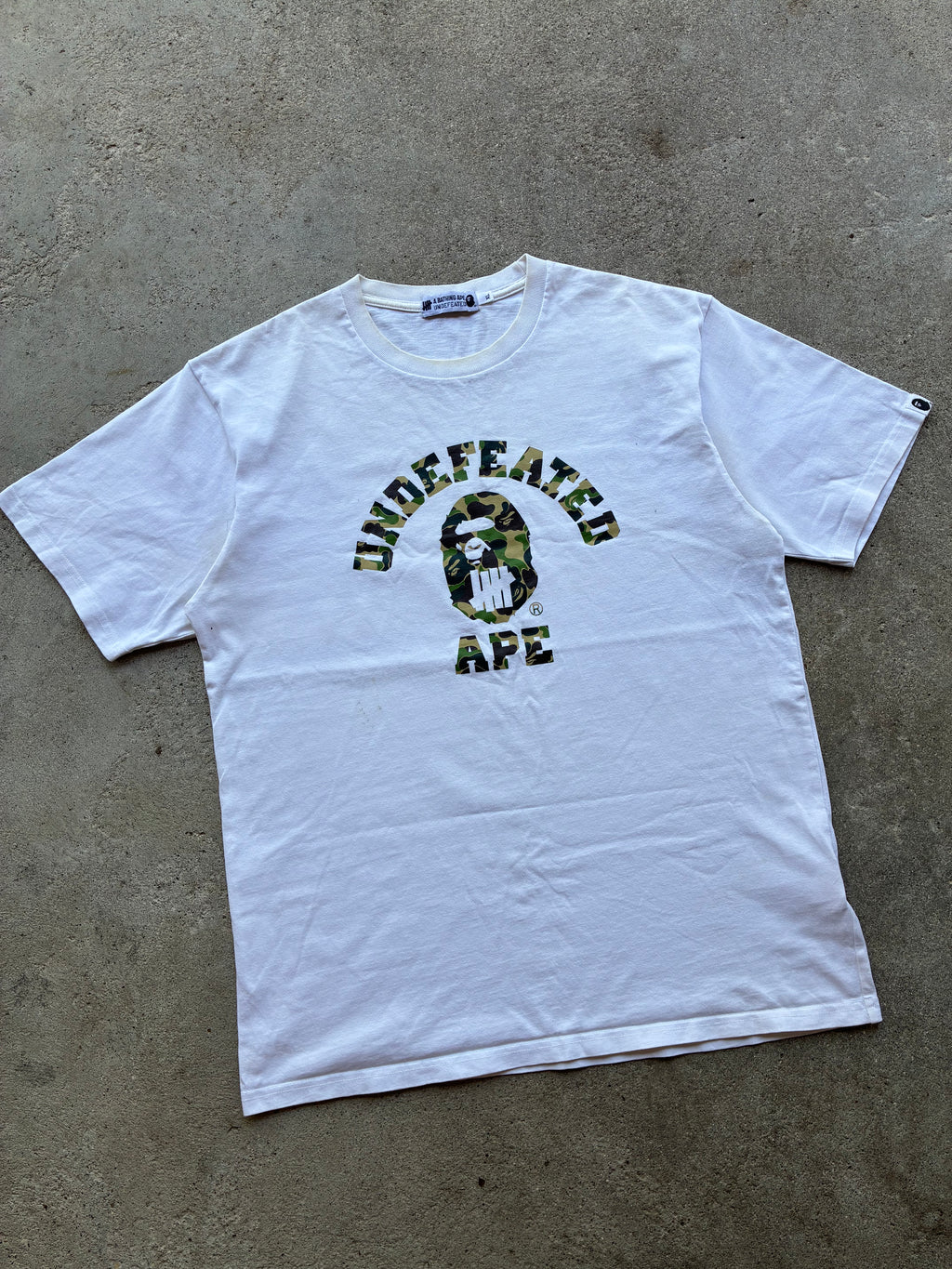 “BAPE x UNDEFEATED” tee (XL)