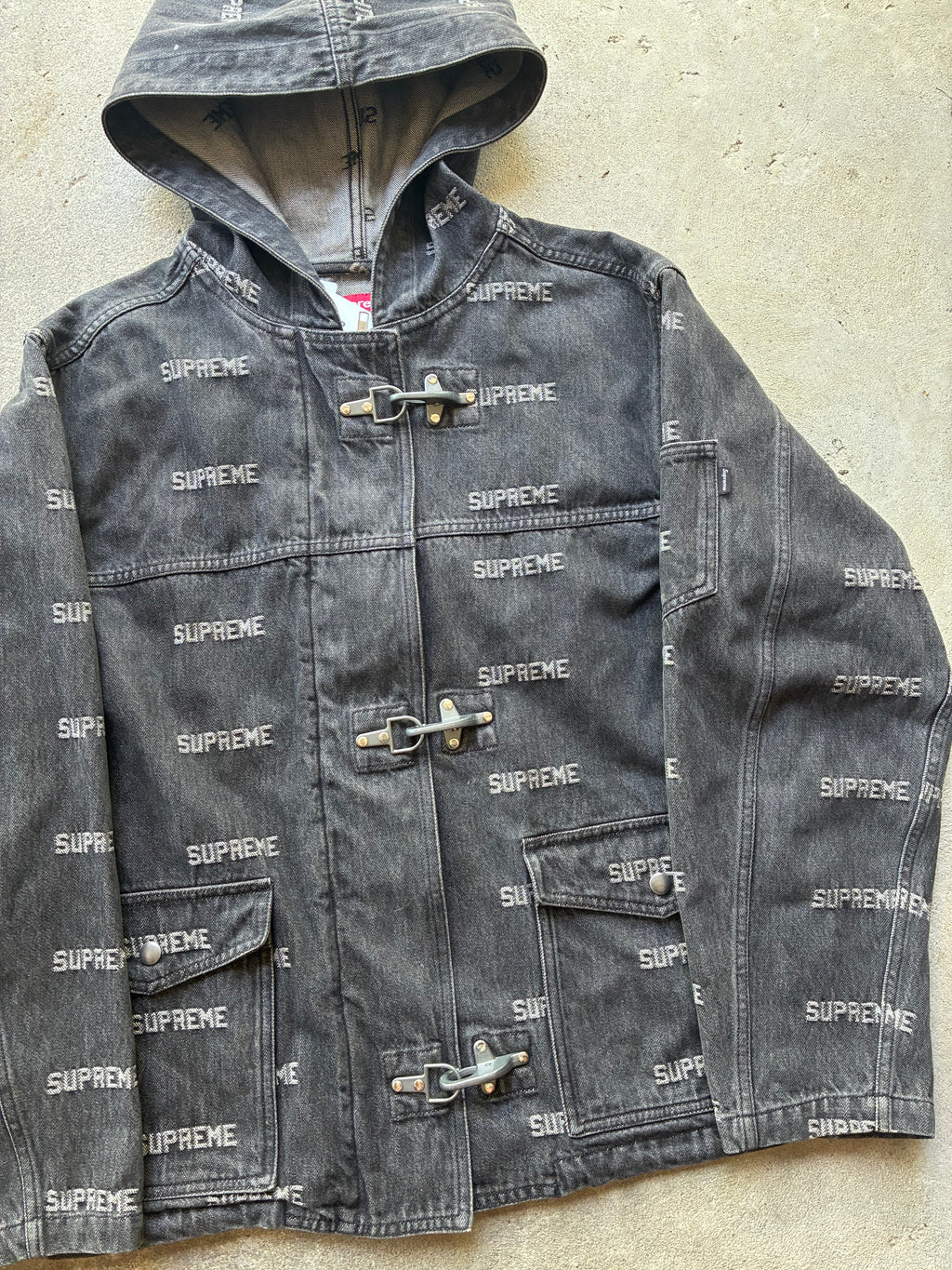 Supreme “LOGO DENIM TURNOUT SS19”