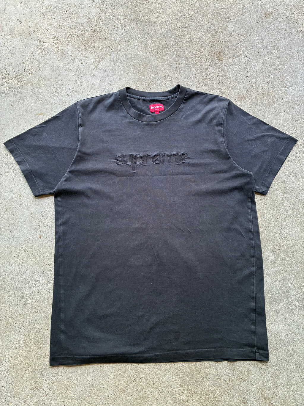 Sort “SUPREME” tee (L)
