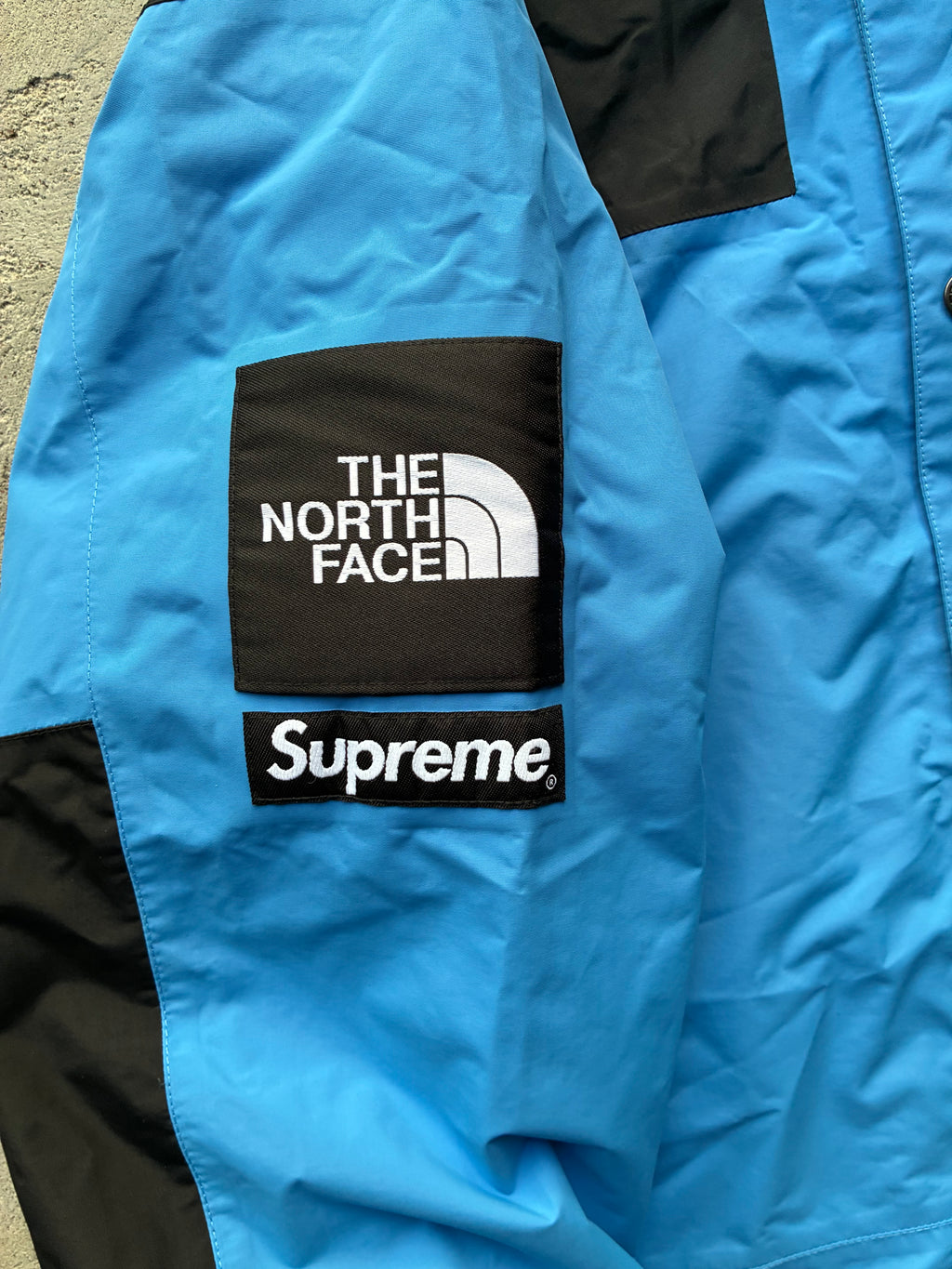 Supreme x The North Face mountain jacket (M)