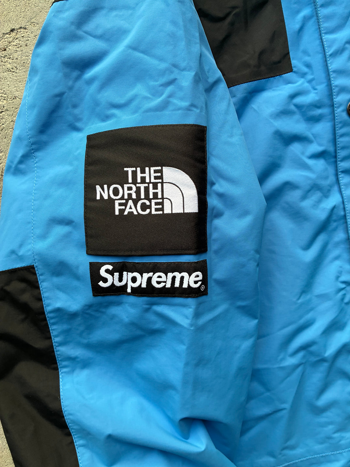 Supreme x The North Face mountain jacket (M)