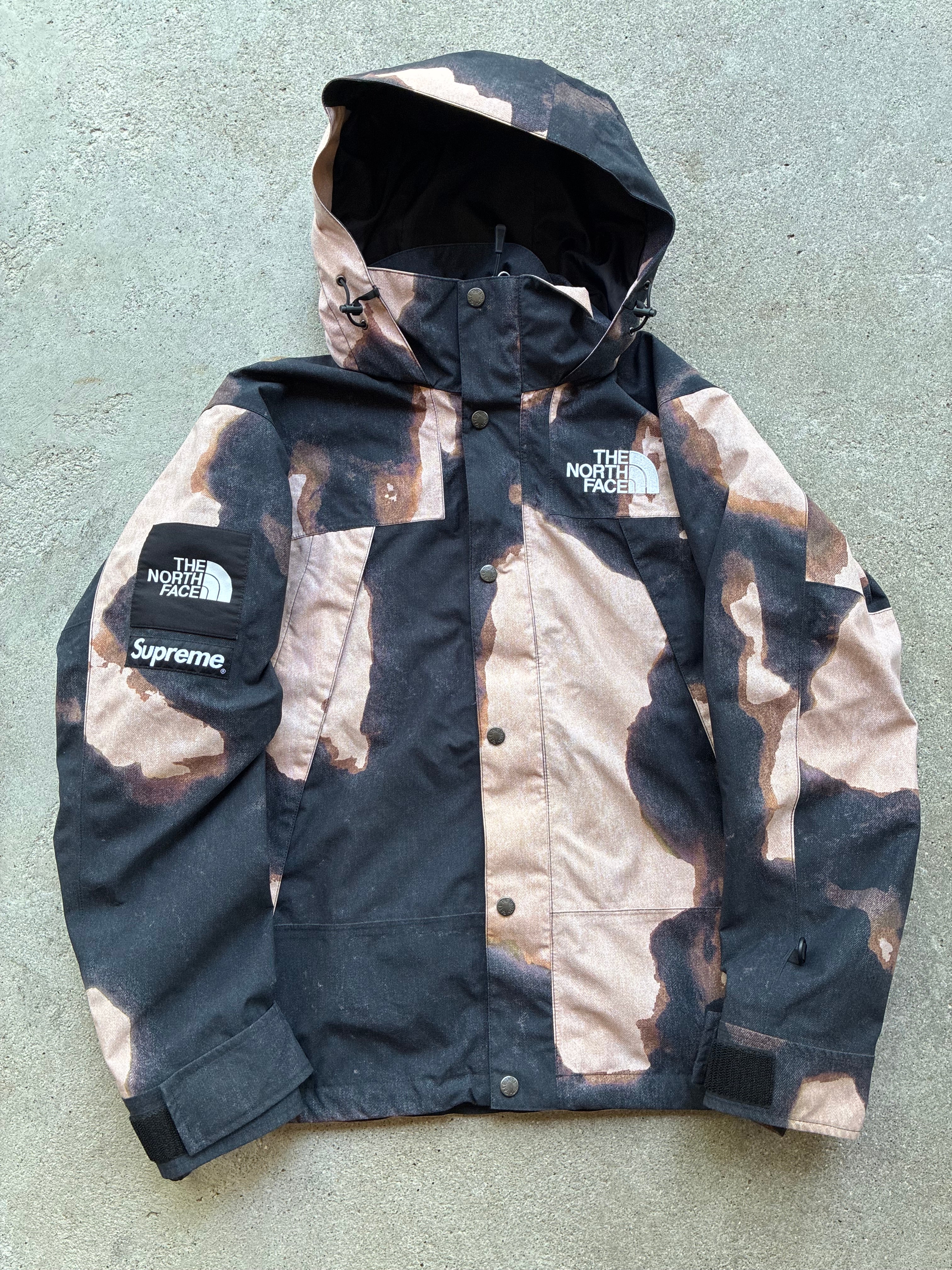 Supreme x The North Face “BLEACHED DENIM PRINT 2021” Jakke (S