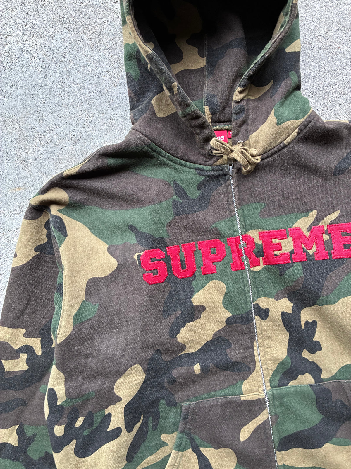 Supreme “COLLEGIATE APPLIQUÉ CAMO” Zip Up hoodie (L)